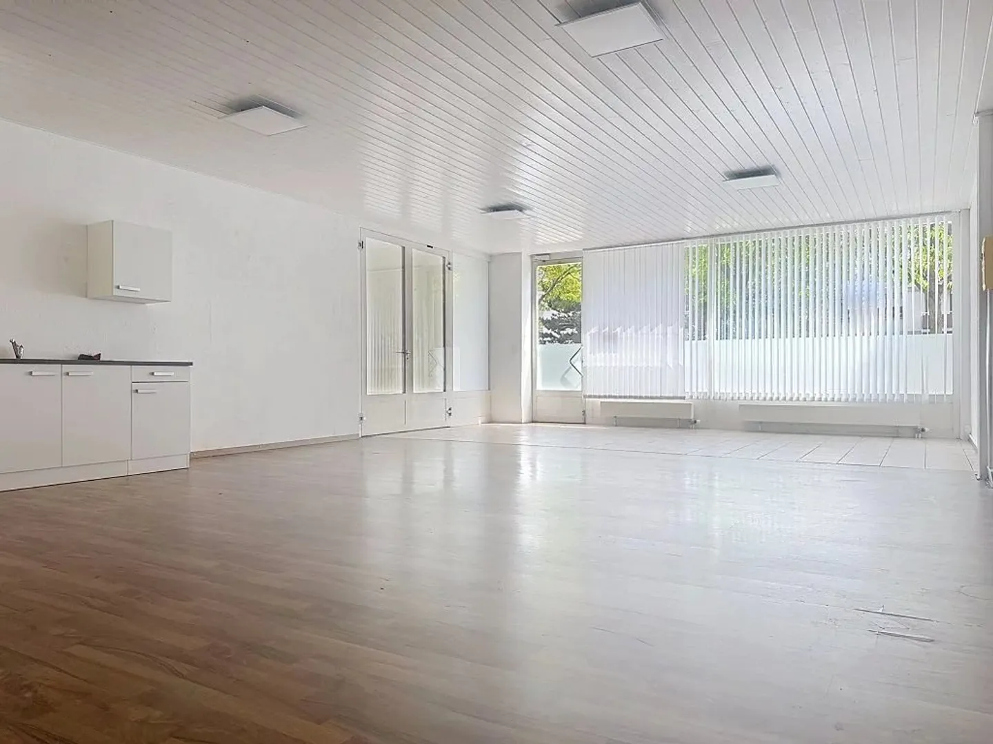 For rent - 80 m² commercial arcade with excellent visibility - Photo 4 of 12