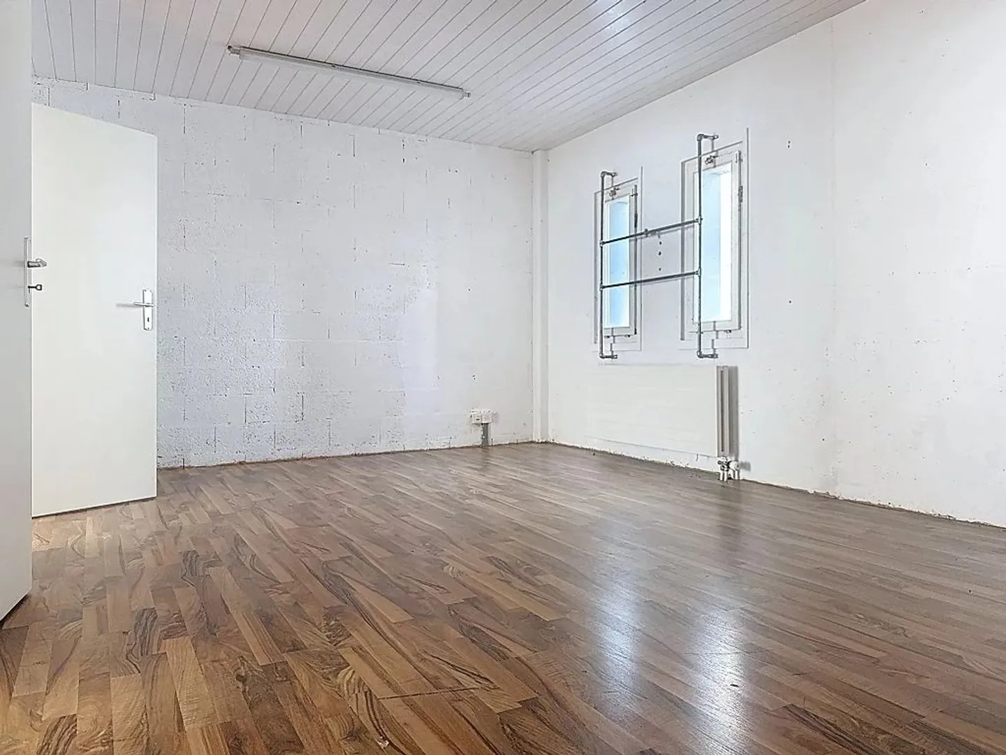 For rent - 80 m² commercial arcade with excellent visibility - Photo 8 of 12