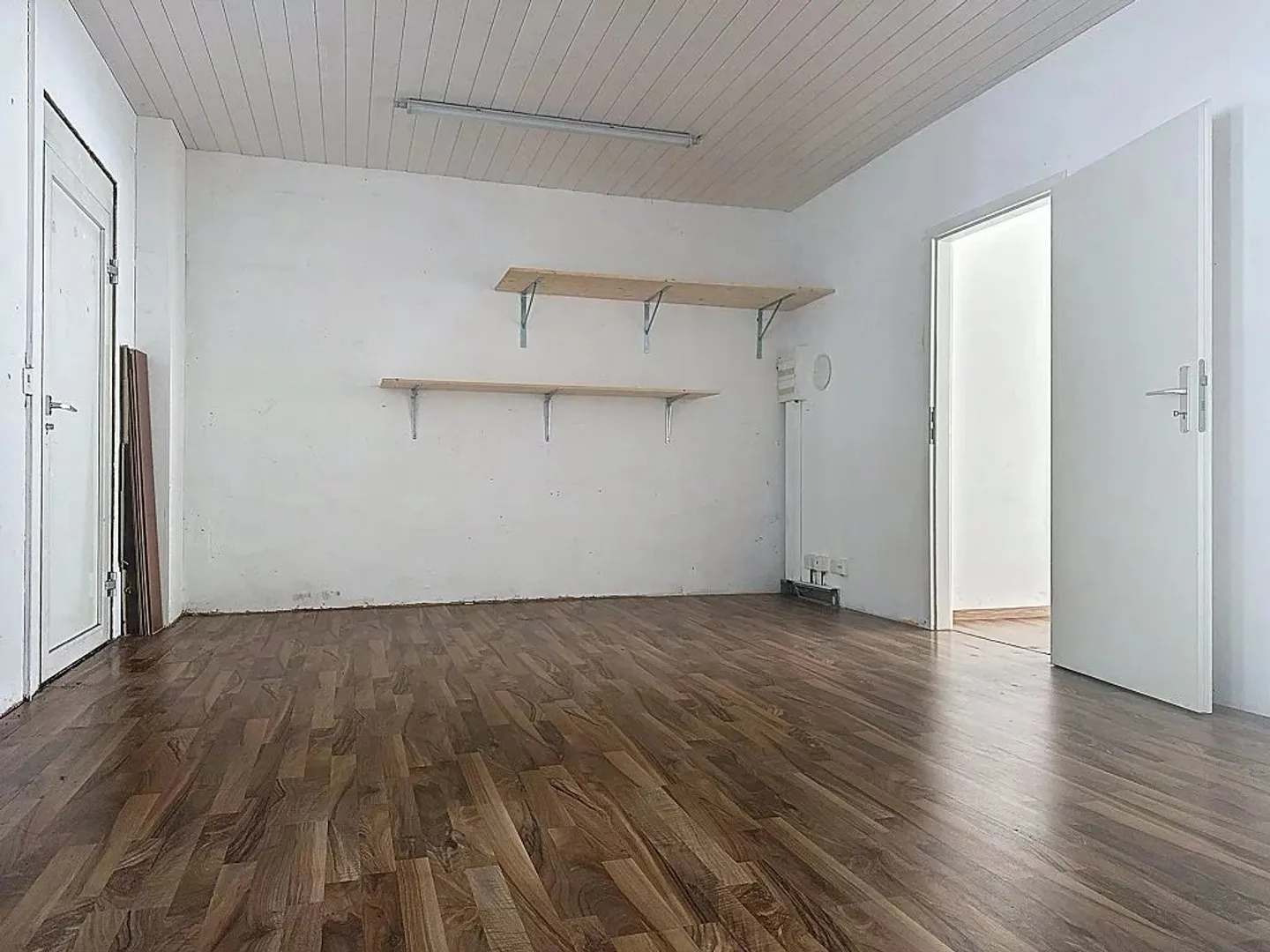 For rent - 80 m² commercial arcade with excellent visibility - Photo 9 of 12