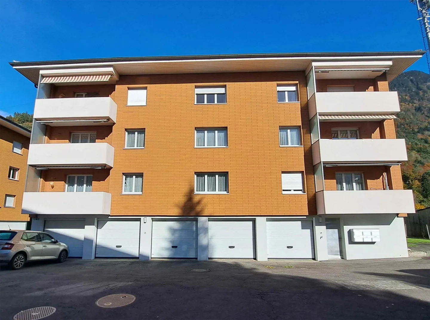 maison appartement bien entretenu avec 6 appartements - Photo 2 sur 20