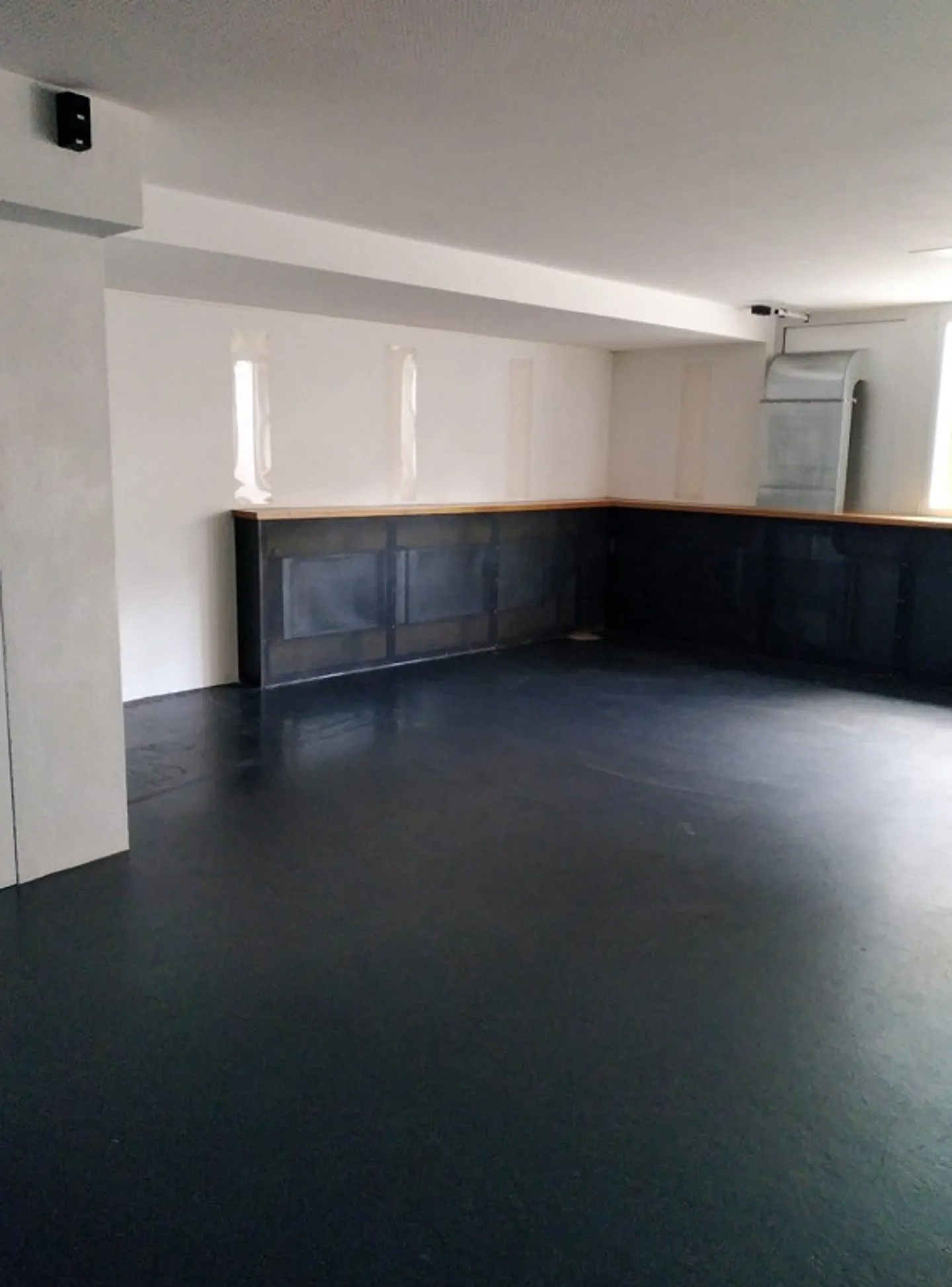 Studio or Workshop in Prime Location - Photo 2 of 4