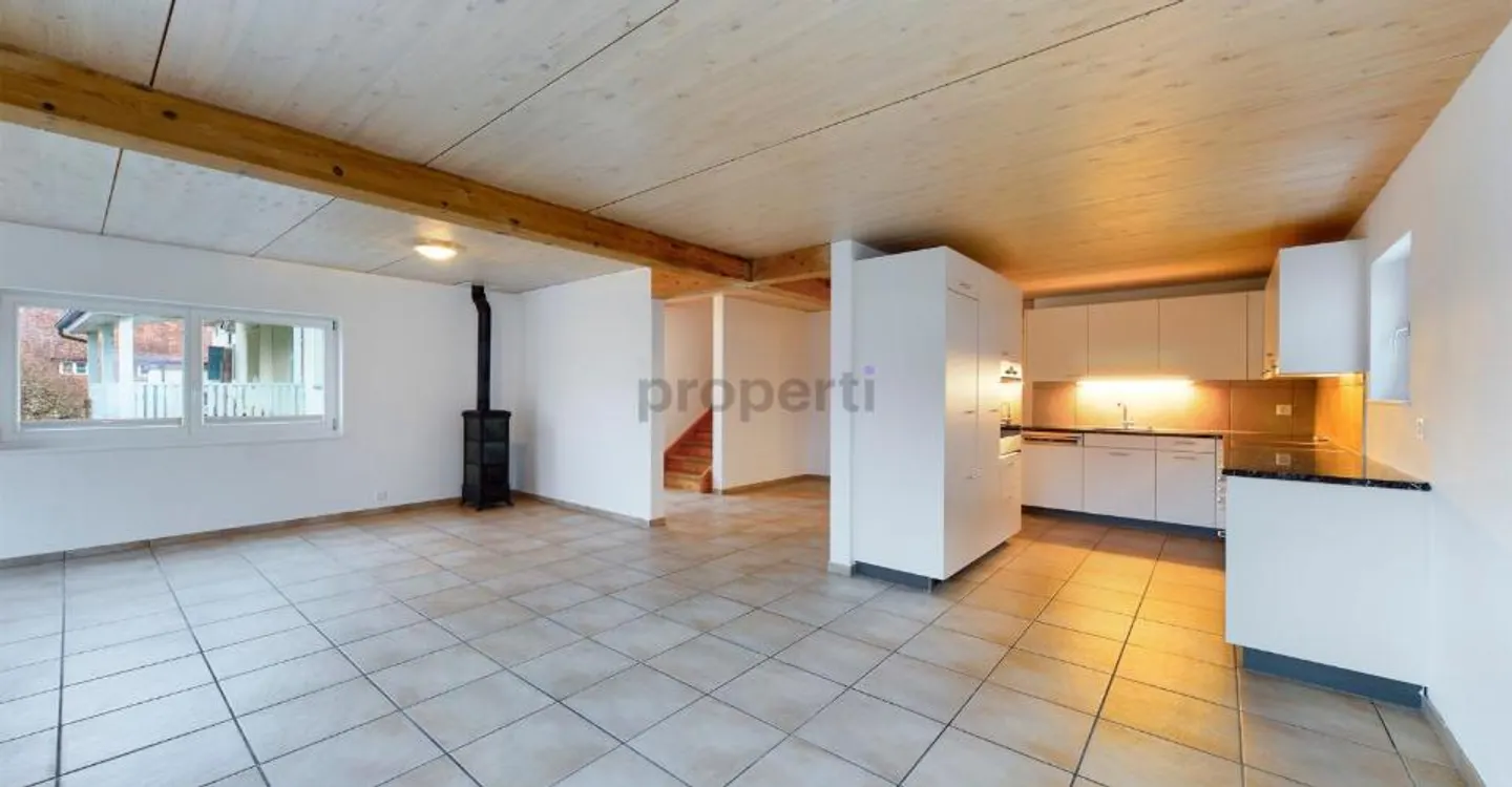 House-in-house feeling with 2 bathrooms and supermarket at the door - Photo 2 of 8