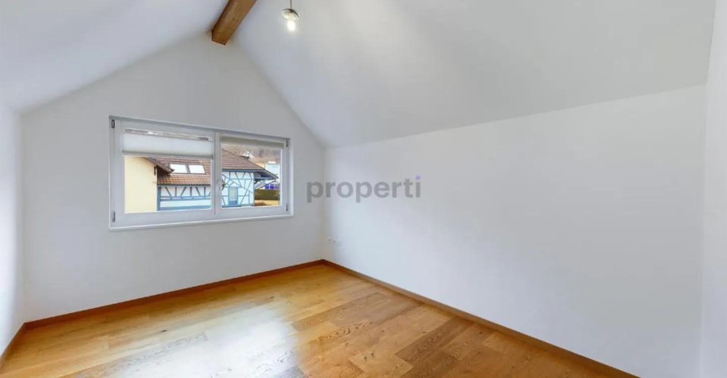 House-in-house feeling with 2 bathrooms and supermarket at the door - Photo 4 of 8
