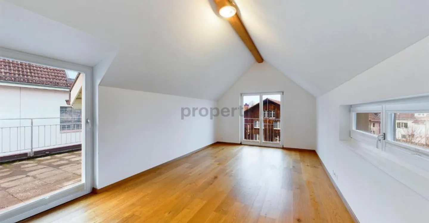 House-in-house feeling with 2 bathrooms and supermarket at the door - Photo 5 of 8
