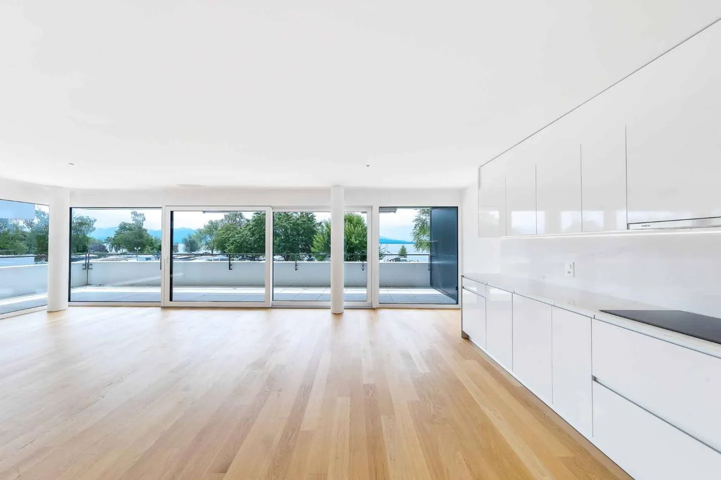Luxuriöse 4,5-Zimmer-Wohnung mit überdachtem Balkon von 76m2 - Foto 3 von 13