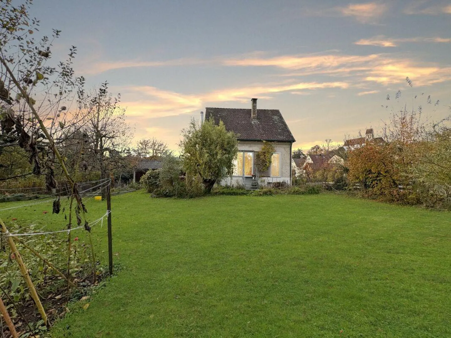 Einfamilienhaus mit Baulandreserve - Foto 1 von 14