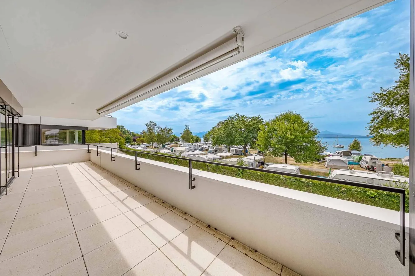 Luxuriöse 4,5-Zimmer-Wohnung mit überdachtem Balkon von 76m2 - Foto 8 von 13