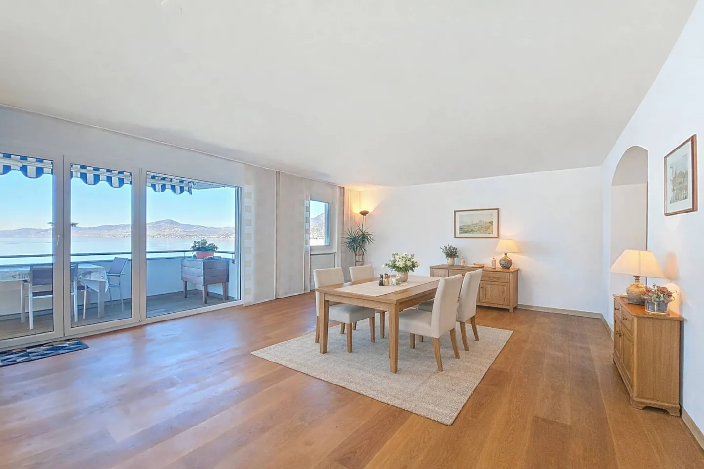 Exclusive! 4.5-room penthouse apartment with large terrace and breathtaking lake view - Photo 3 of 12