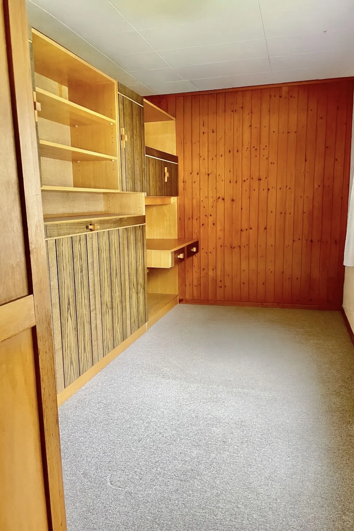 CHARMANTE UND ZENTRALE 4.5-ZIMMER-WOHNUNG MIT WUNDERBARER BERGPANORAMASICHT - Foto 7 von 10