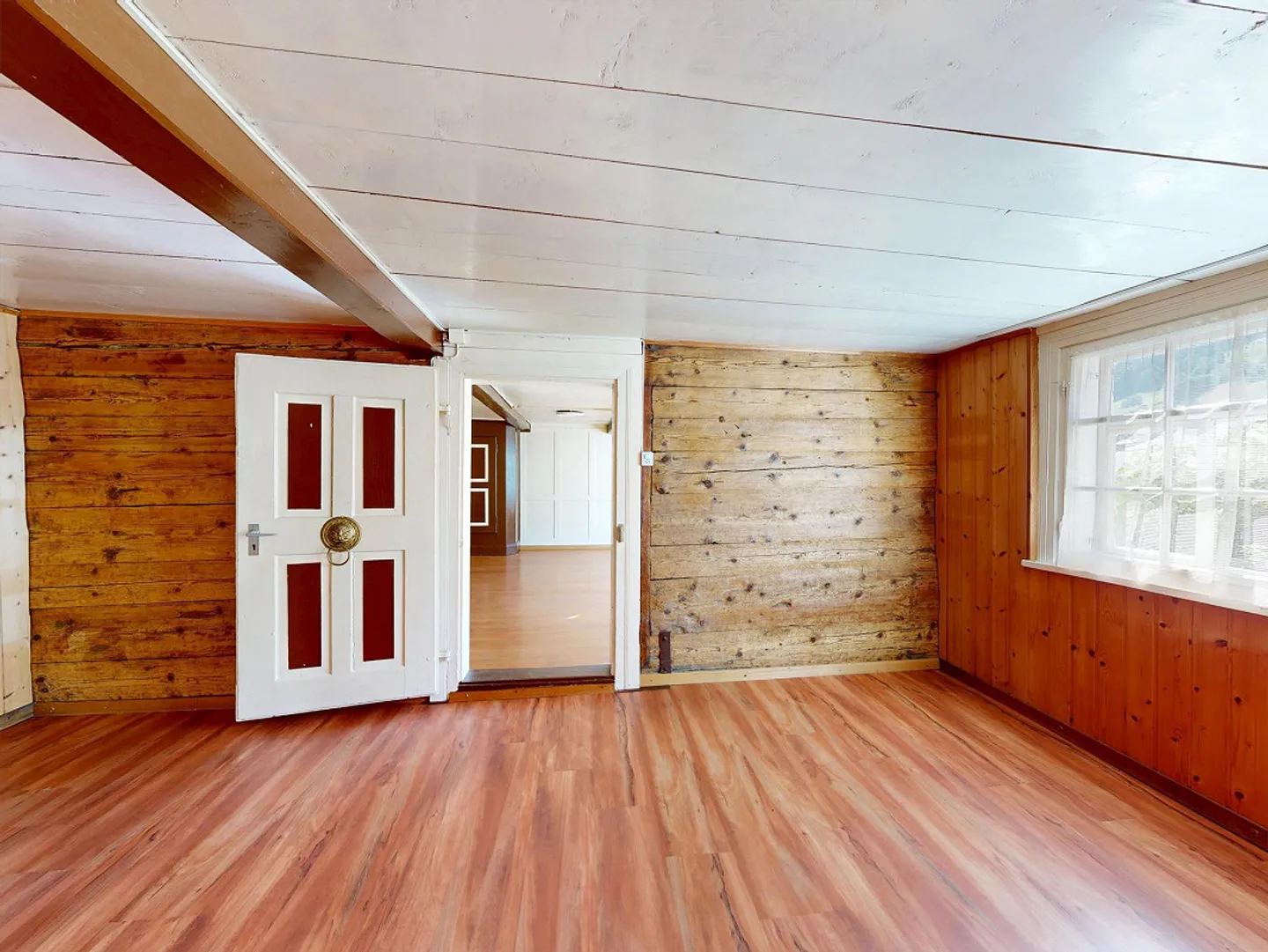 Maison résidentielle avec garage double détaché et jardin - Photo 4 sur 26