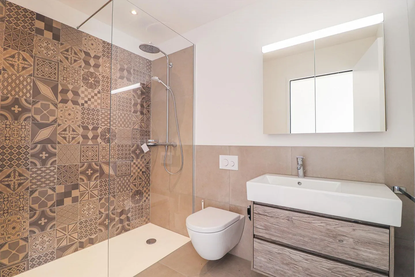 Light-flooded room - ideal as an office - Photo 3 of 3