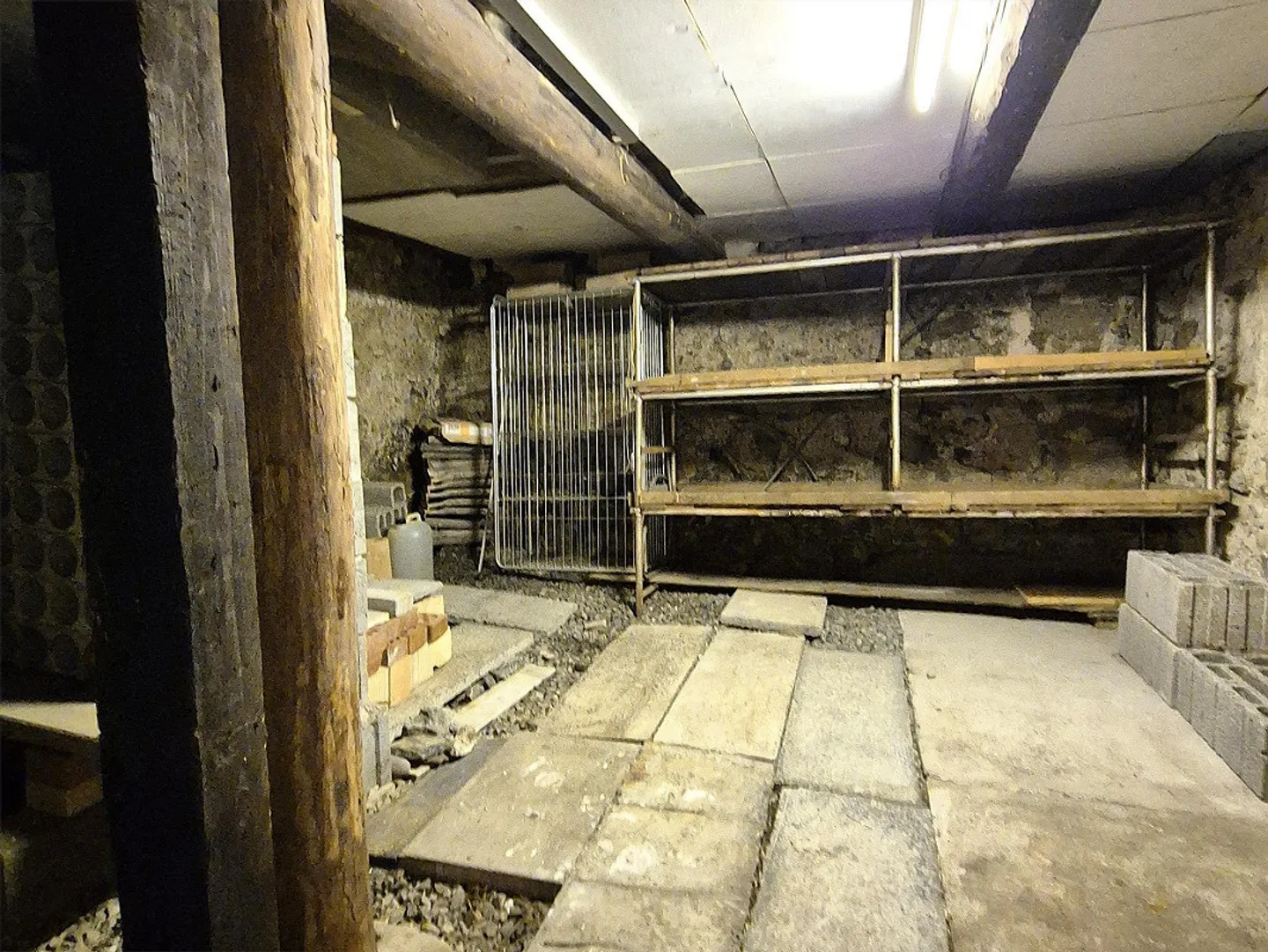 Maison résidentielle avec garage double détaché et jardin - Photo 15 sur 26