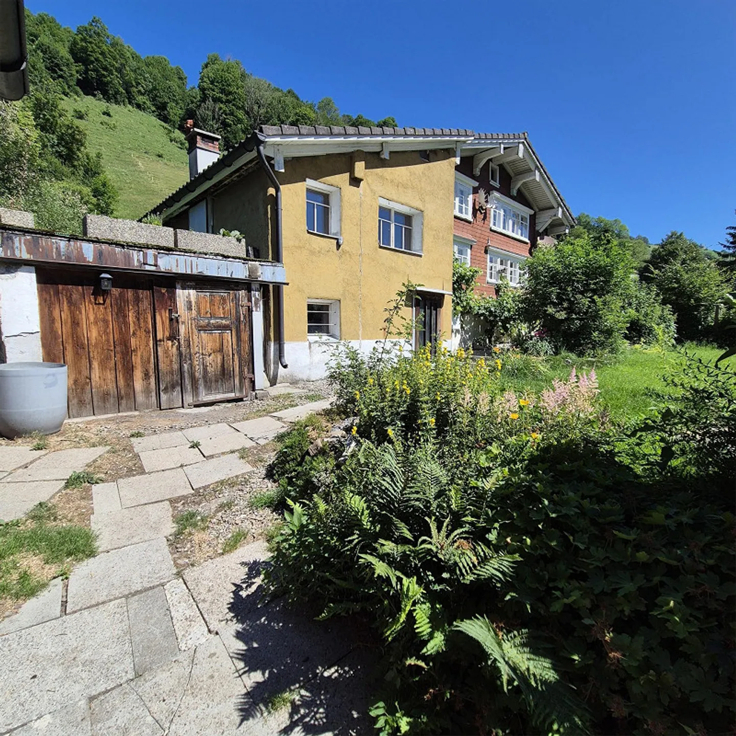 Maison résidentielle avec garage double détaché et jardin - Photo 17 sur 26