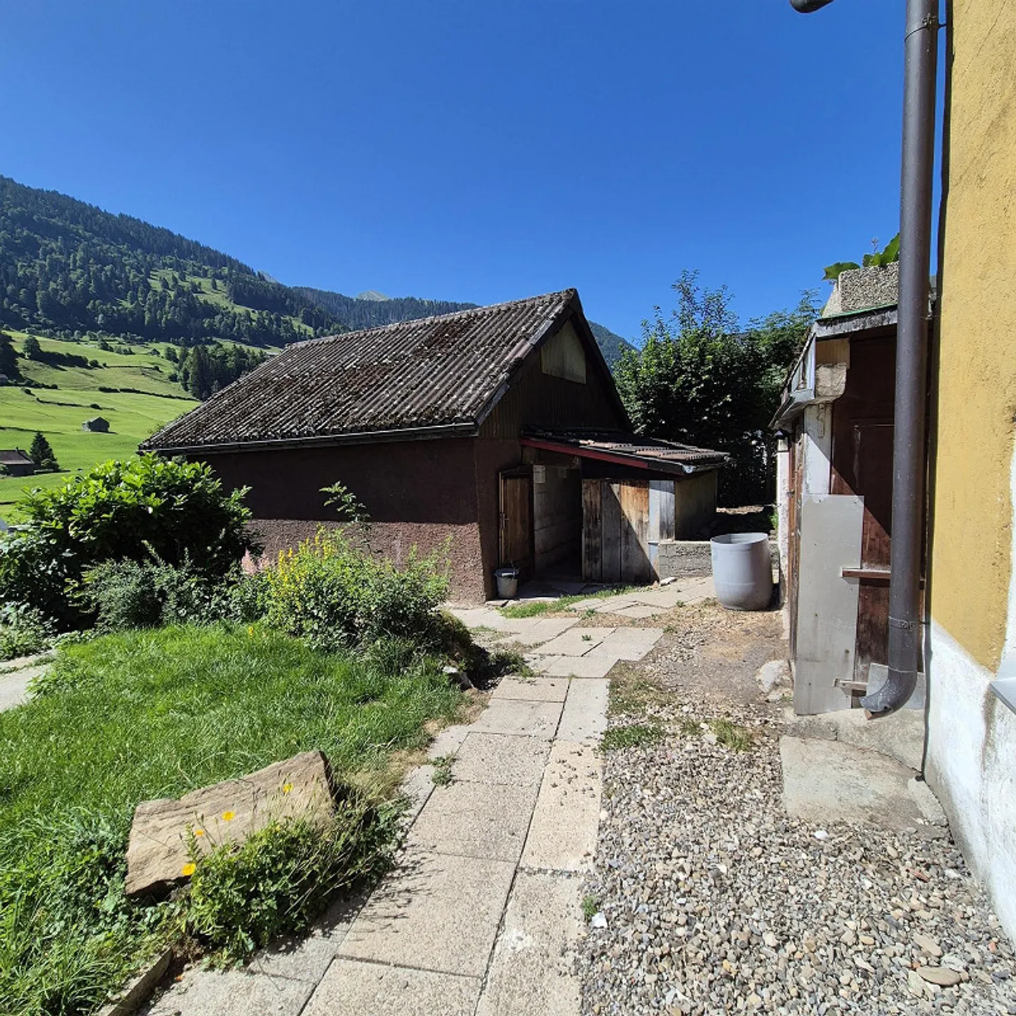 Maison résidentielle avec garage double détaché et jardin - Photo 20 sur 26