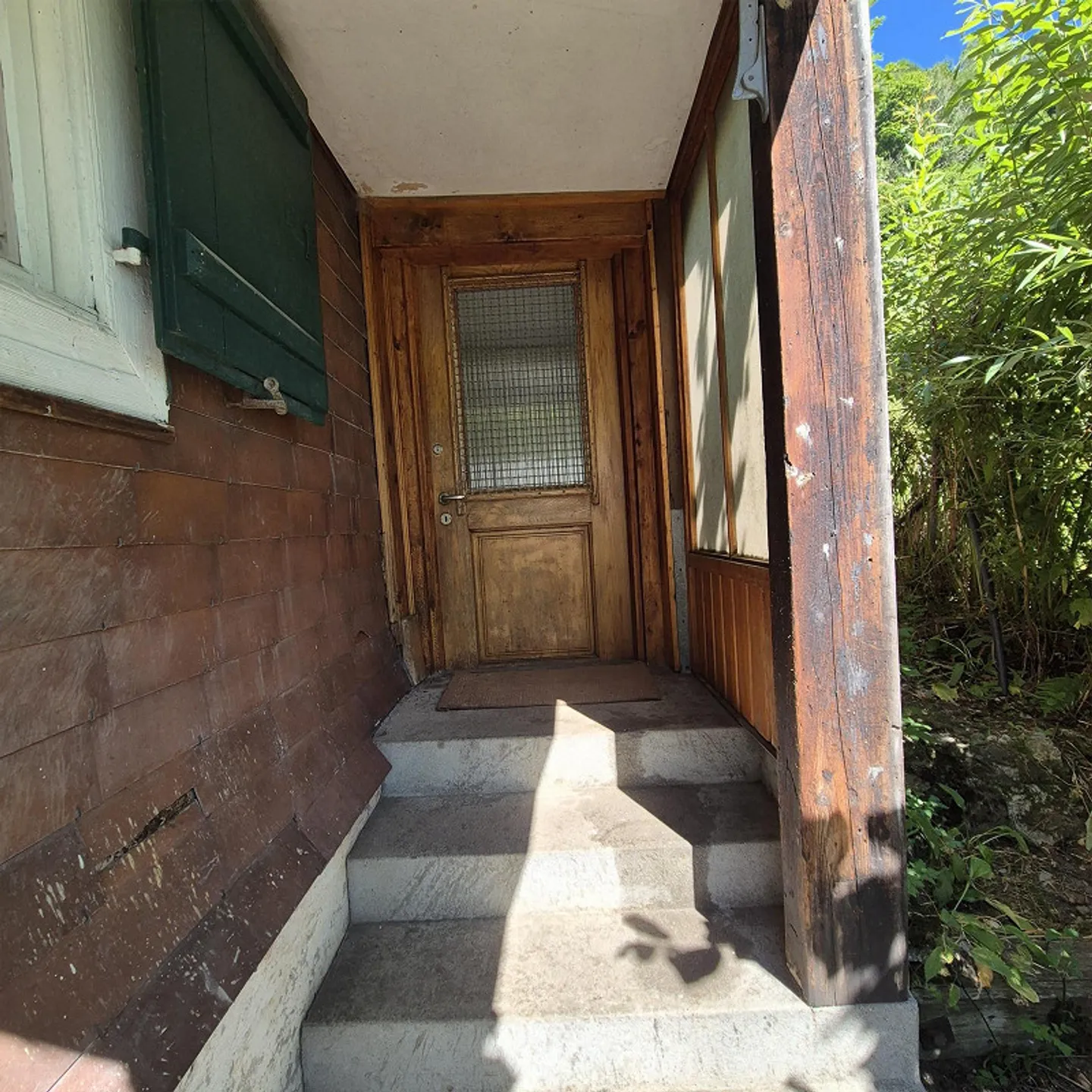 Maison résidentielle avec garage double détaché et jardin - Photo 23 sur 26