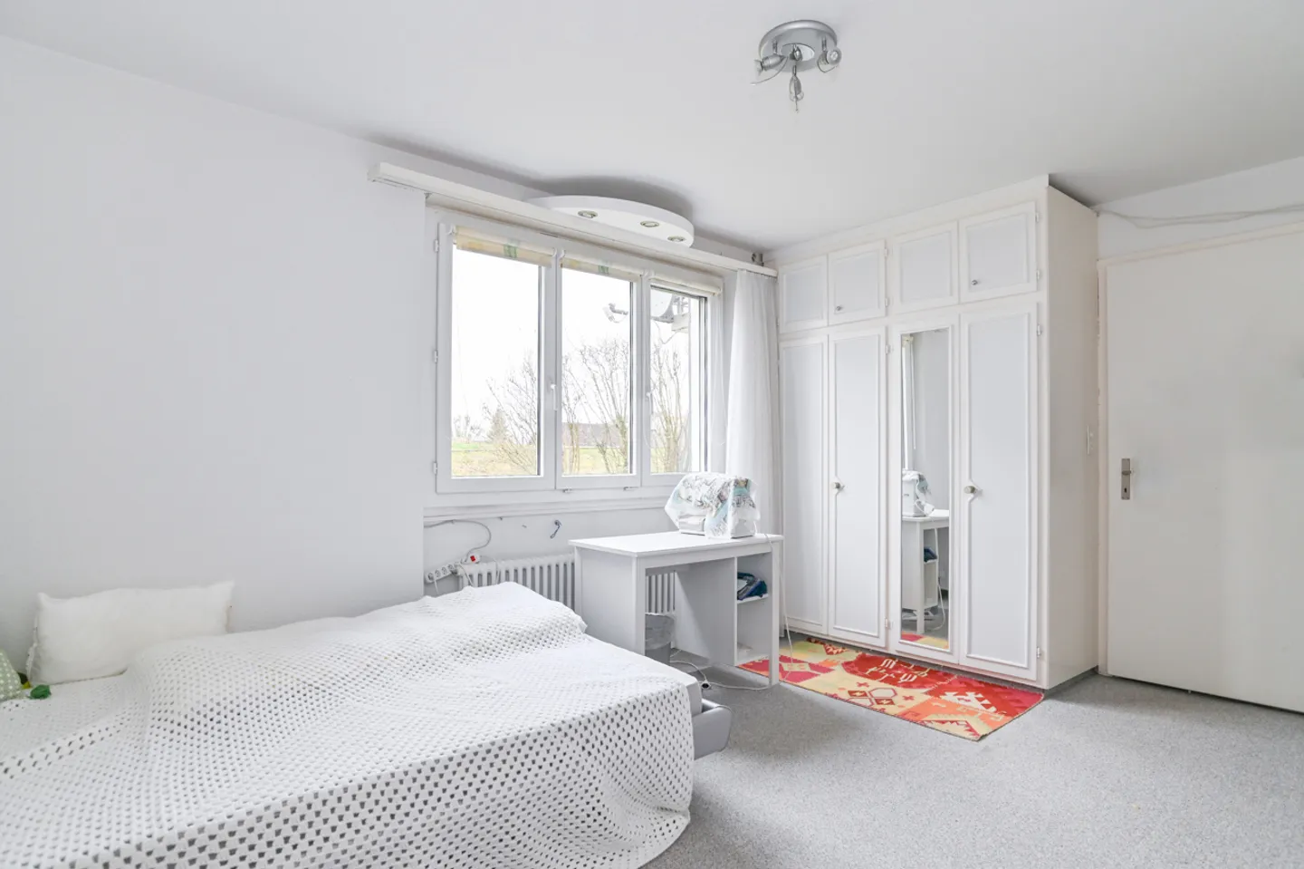 Maison jumelée de 5 pièces dans un emplacement calme, ensoleillé et proche de la nature avec un beau jardin - Photo 12 sur 14