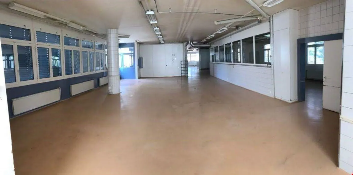 Depositi e stoccaggi commerciali di 500 m² immediatamente disponibili - Foto 2 di 4