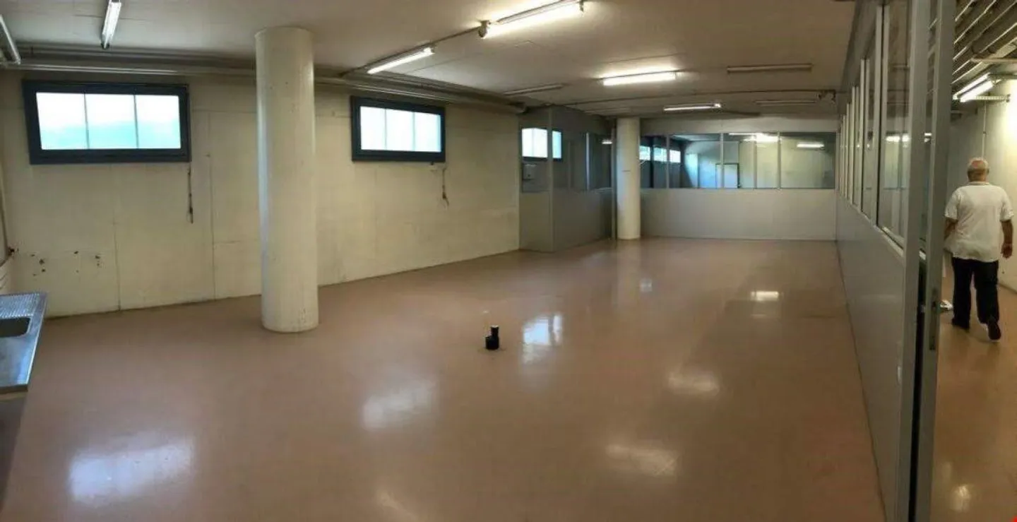 Depositi e stoccaggi commerciali di 500 m² immediatamente disponibili - Foto 3 di 4