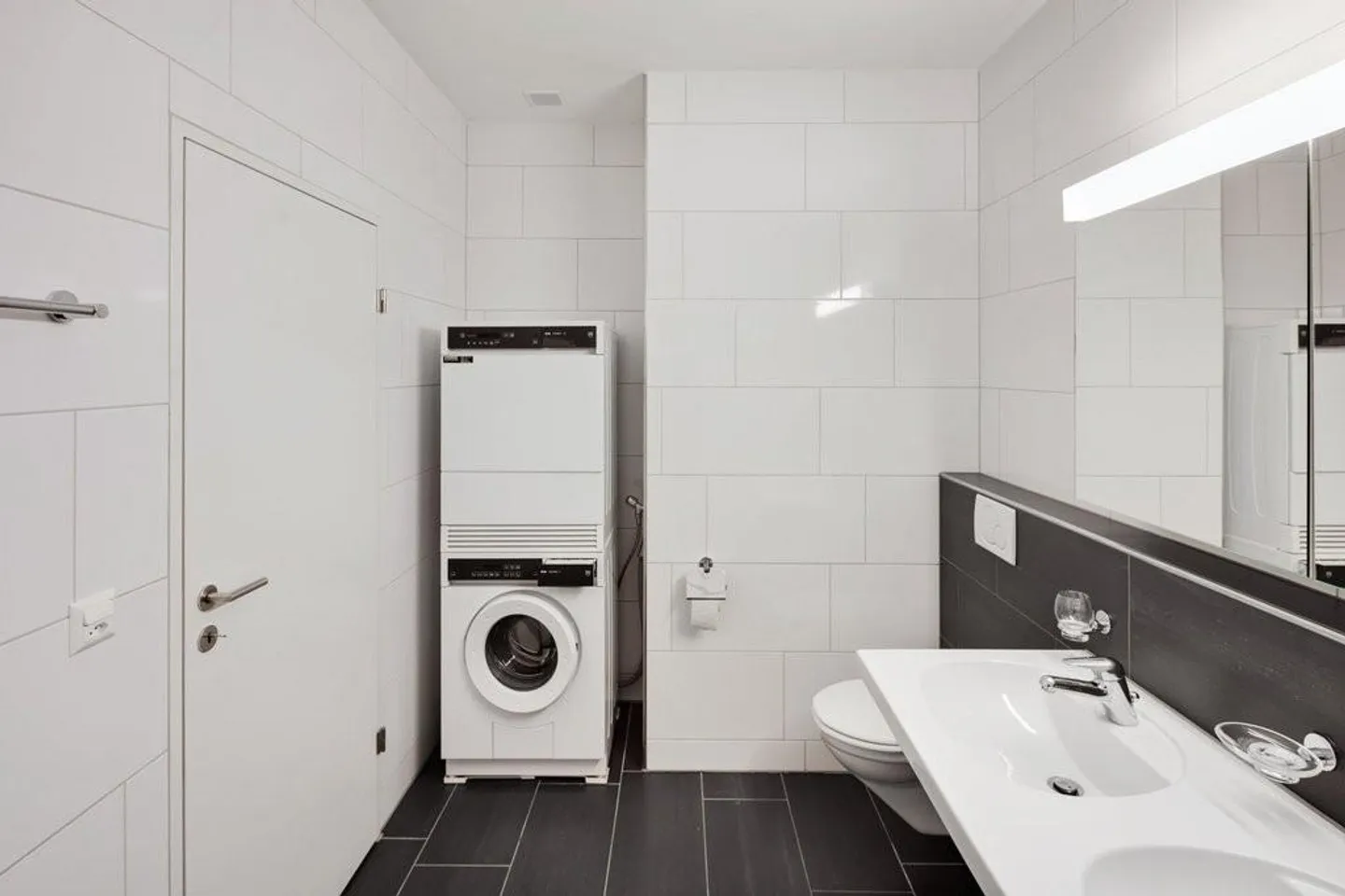 Appartement spacieux de 4,5 pièces dans un emplacement privilégié - Photo 4 sur 8