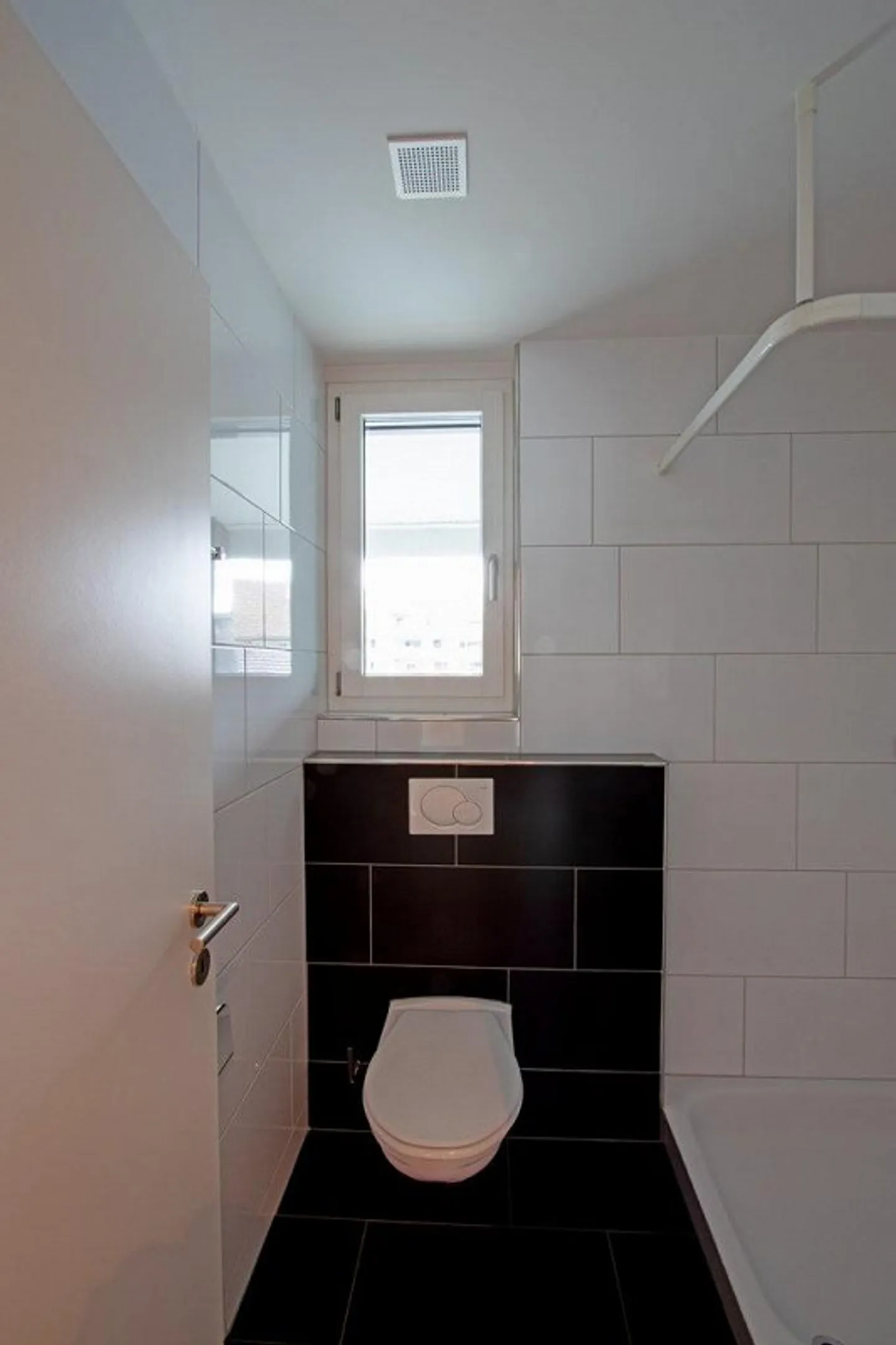 Appartement spacieux de 4,5 pièces dans un emplacement privilégié - Photo 5 sur 8