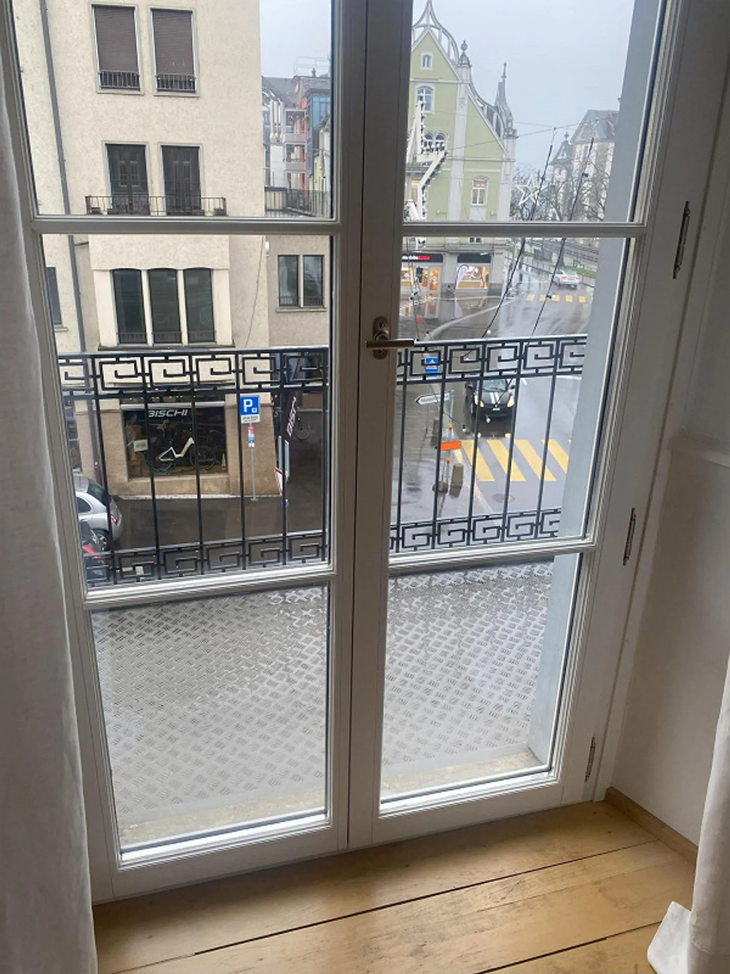 Appartement spacieux de 4,5 pièces dans un ancien bâtiment au centre de Rorschach - Photo 6 sur 10
