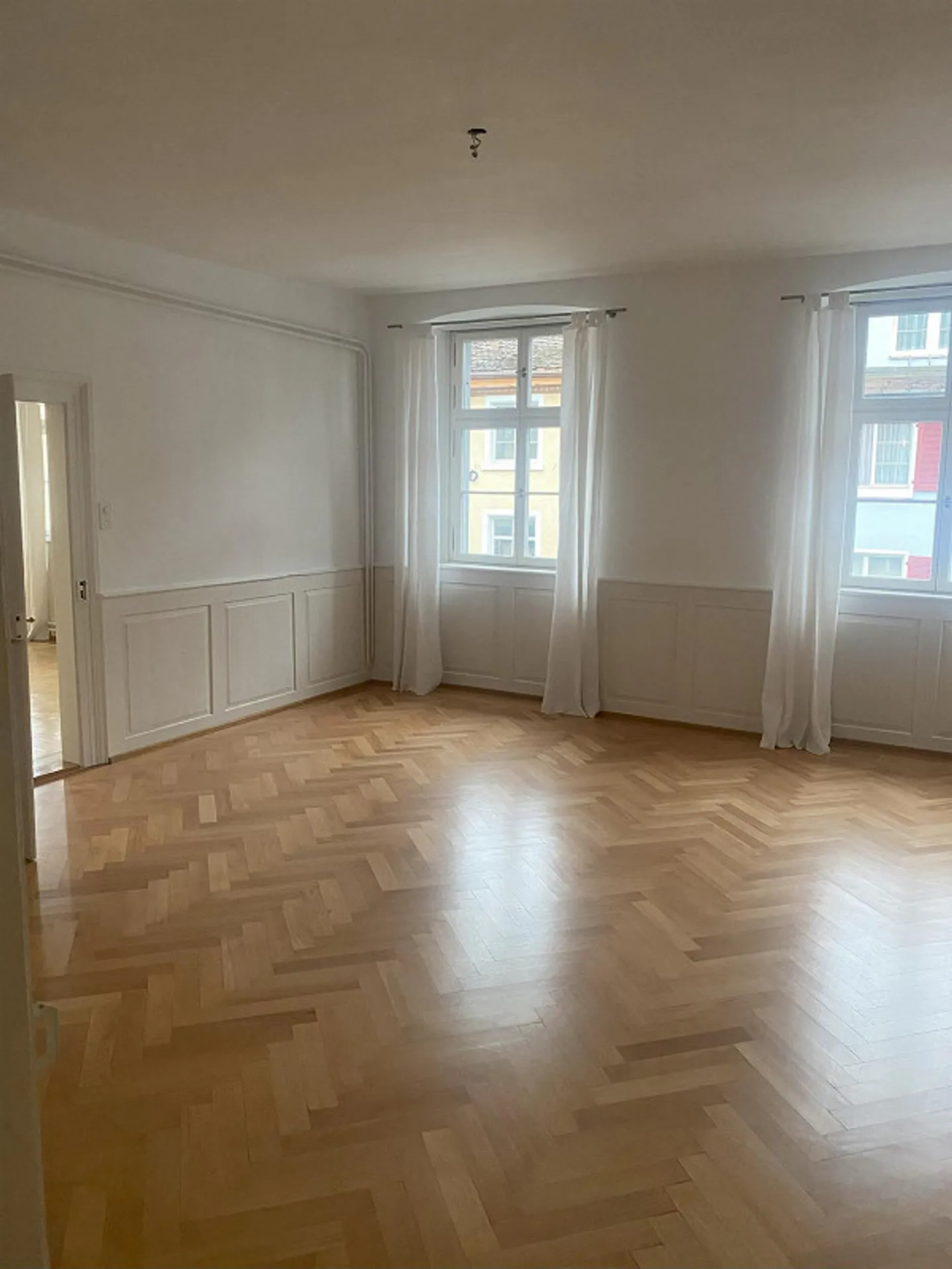 Appartement spacieux de 4,5 pièces dans un ancien bâtiment au centre de Rorschach - Photo 7 sur 10