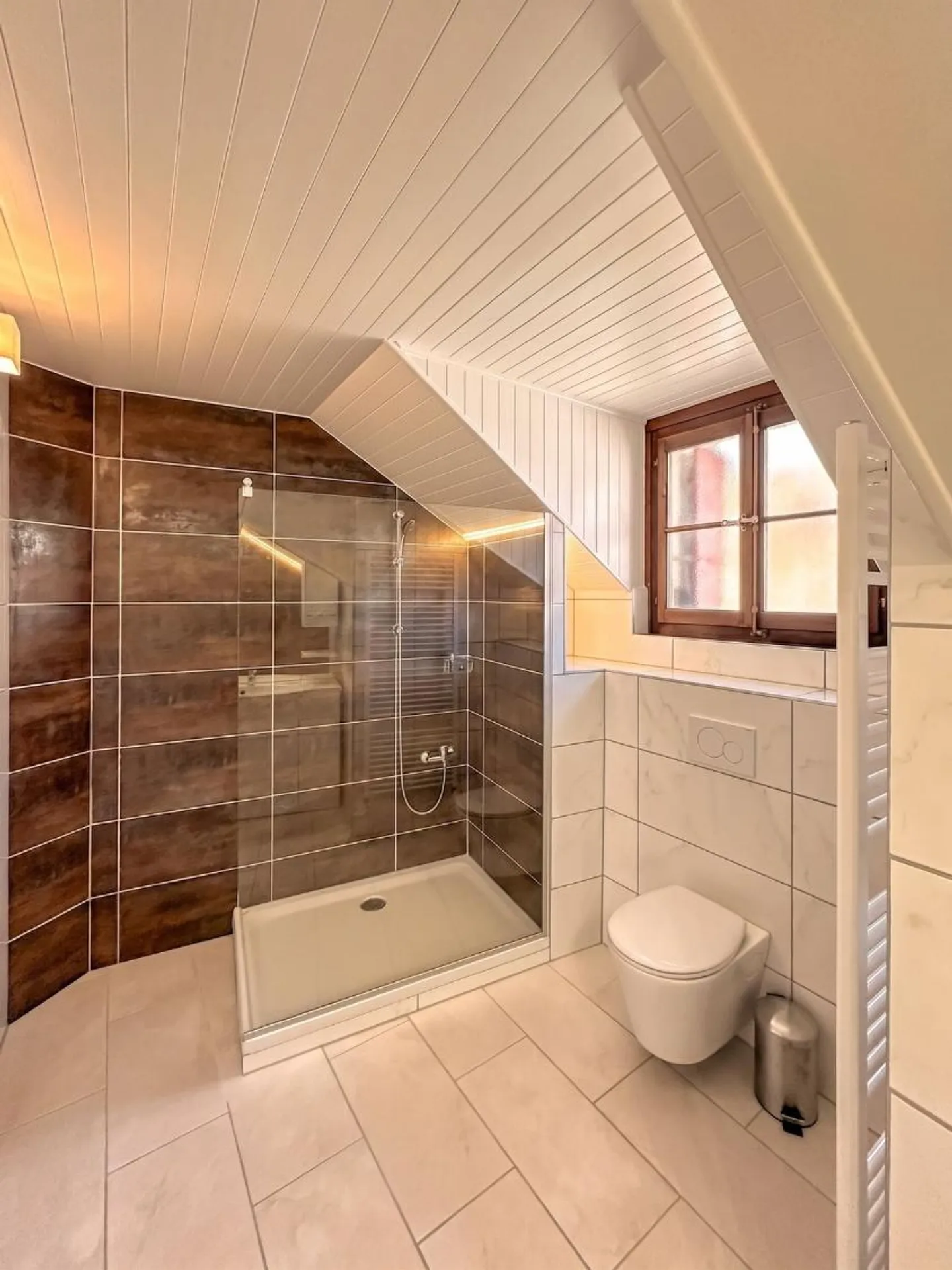 Charming 4.5-room duplex with 3 bedrooms and lake view - Photo 5 of 9