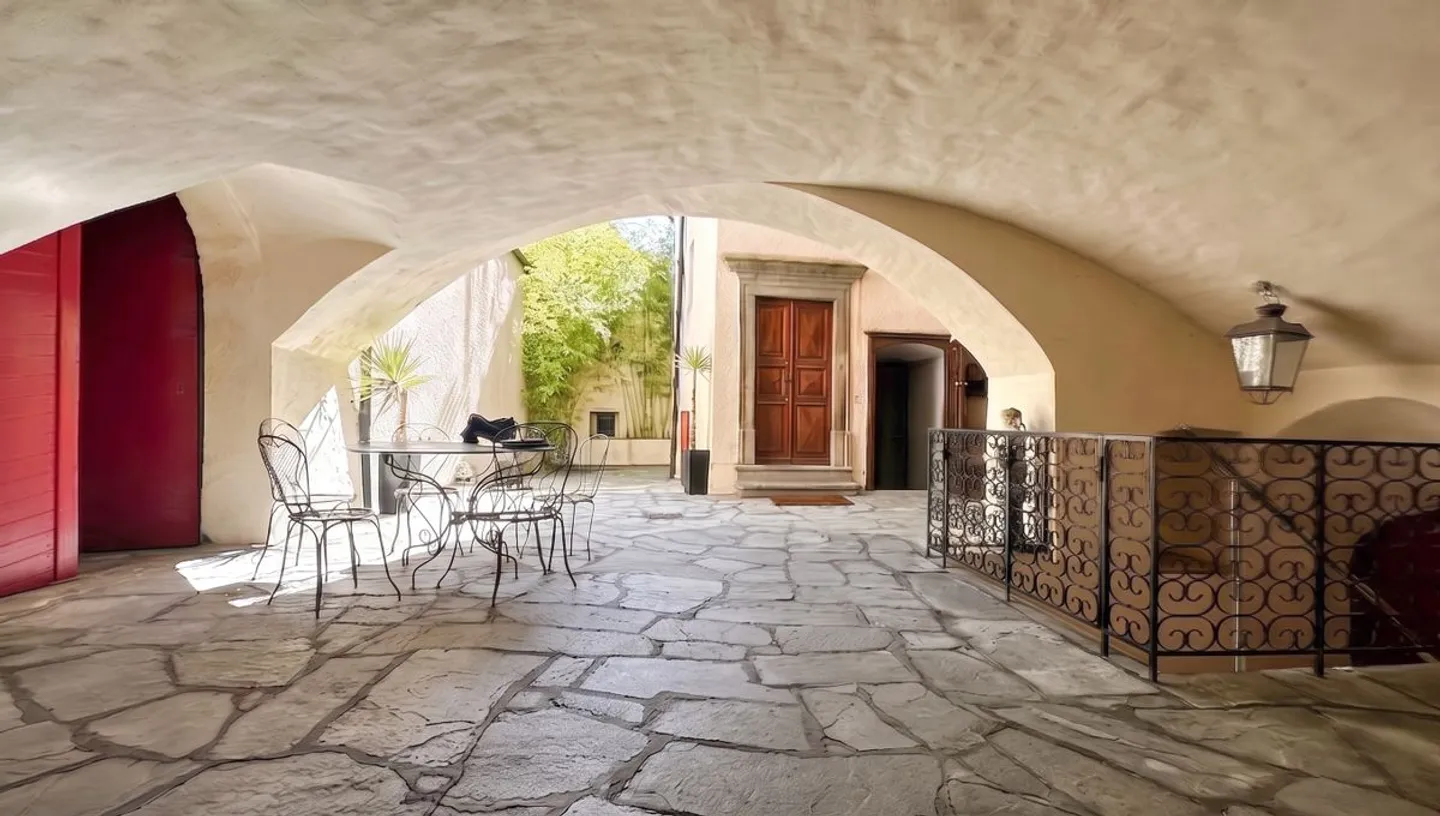 Charming 4.5-room duplex with 3 bedrooms and lake view - Photo 8 of 9
