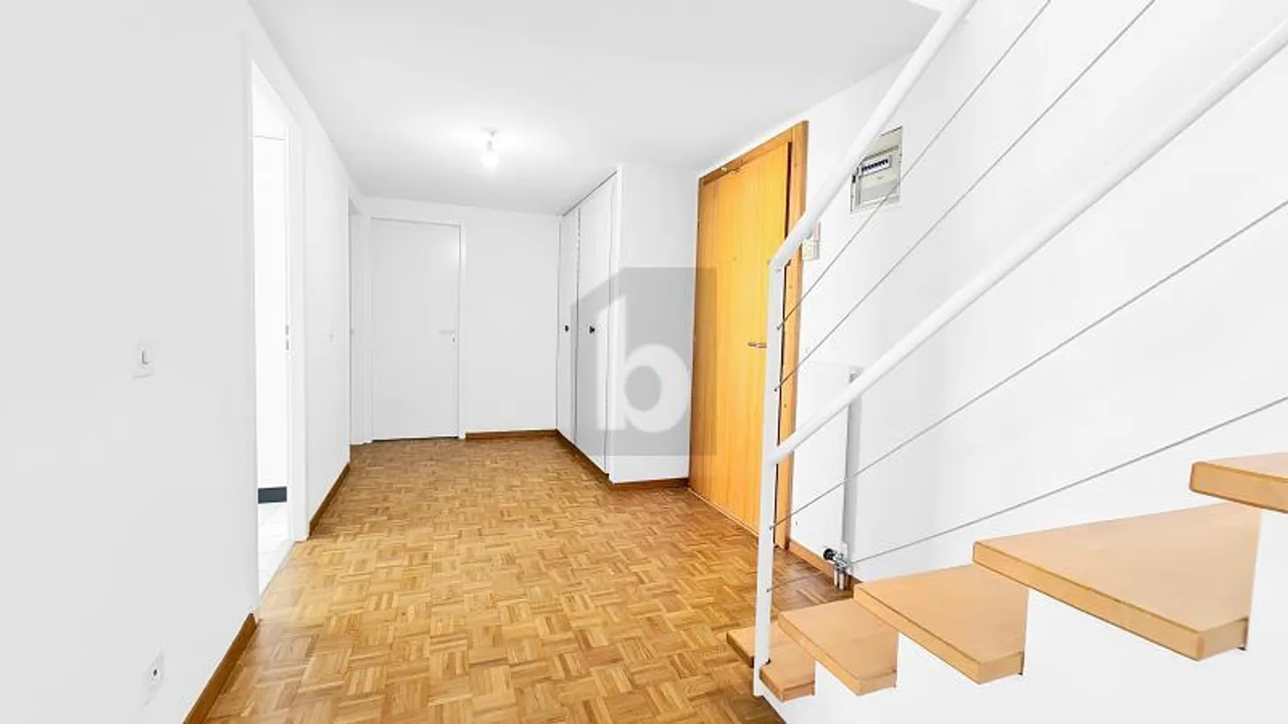 SUBLEASE 1 YEAR - BEAUTIFUL DUPLEX BY THE LAKE - Photo 2 of 6