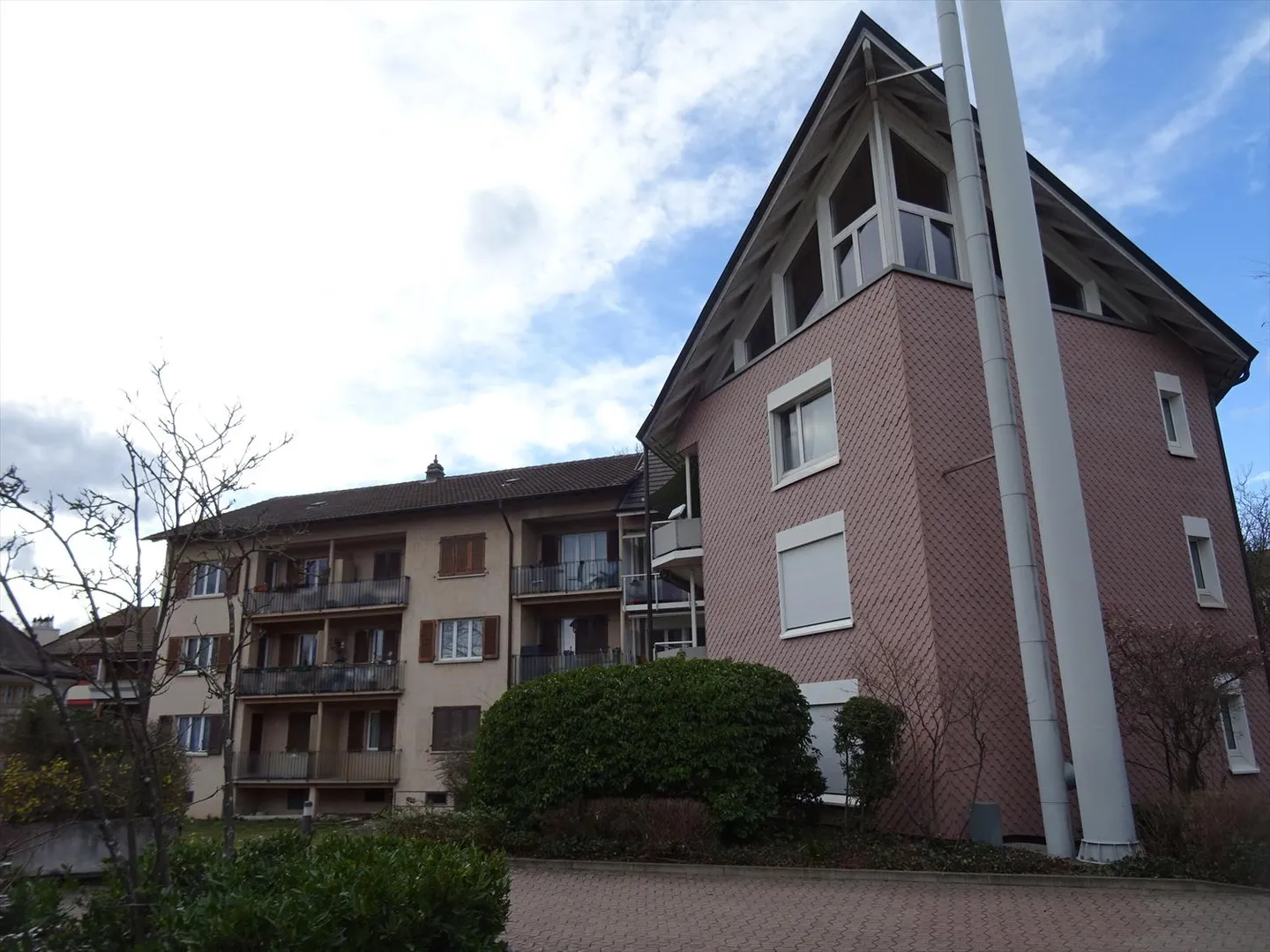 RENT WITHOUT DEPOSIT - Spacious Apartment in Dübendorf - Photo 1 of 2