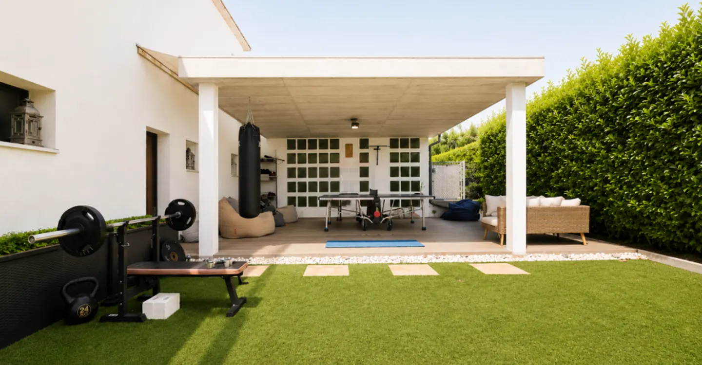 Prestigious Contemporary Villa - Photo 3 of 11