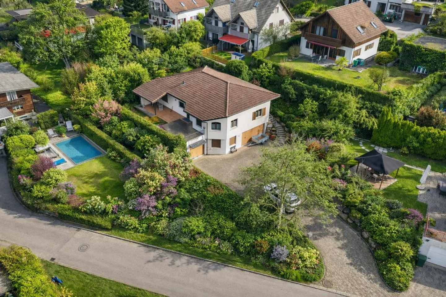 Charming single-family home with plenty of design options in Zetzwil - Photo 1 of 13