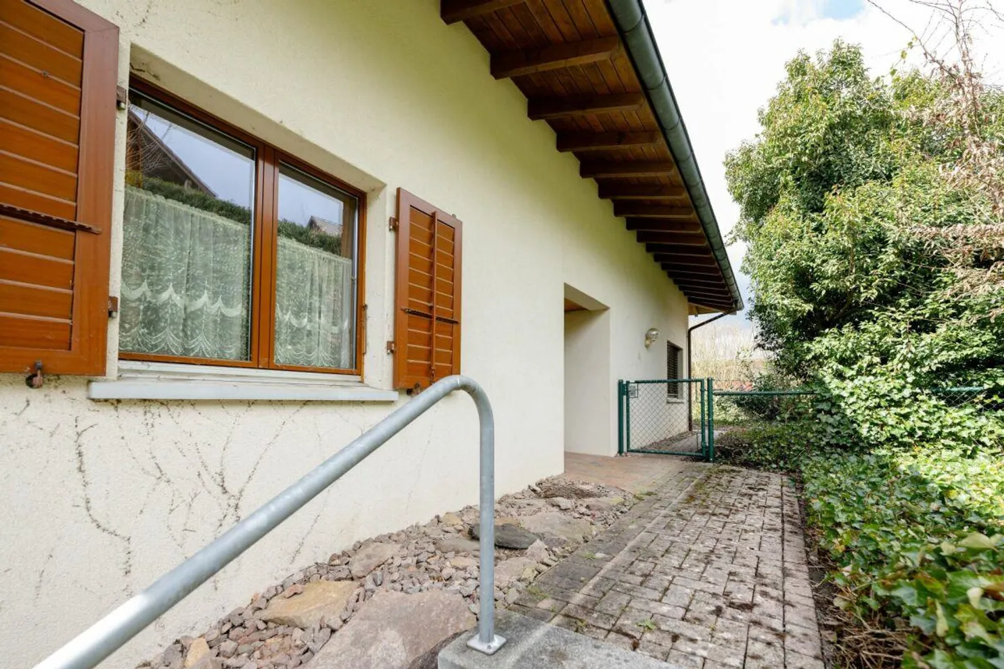 Charming single-family home with plenty of design options in Zetzwil - Photo 2 of 13