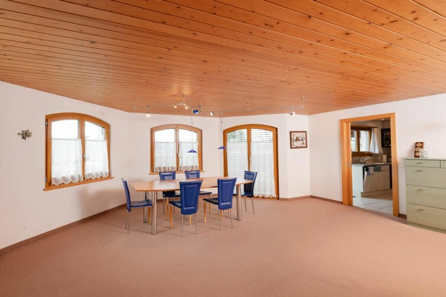 Charming single-family home with plenty of design options in Zetzwil - Photo 6 of 13