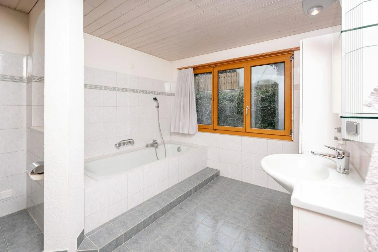 Charming single-family home with plenty of design options in Zetzwil - Photo 11 of 13