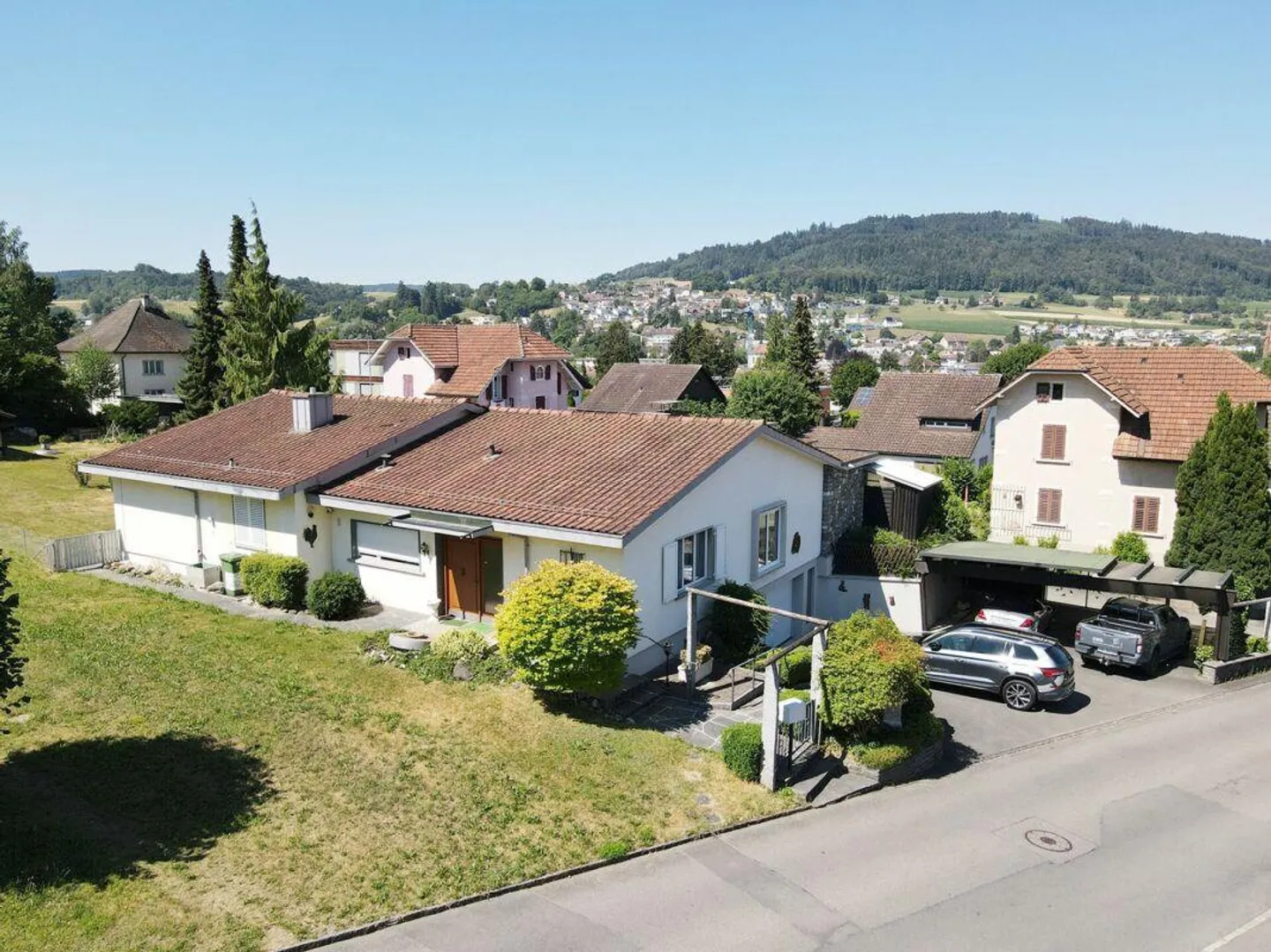 Maison individuelle au caractère unique avec une précieuse réserve de terrain - Photo 2 sur 29