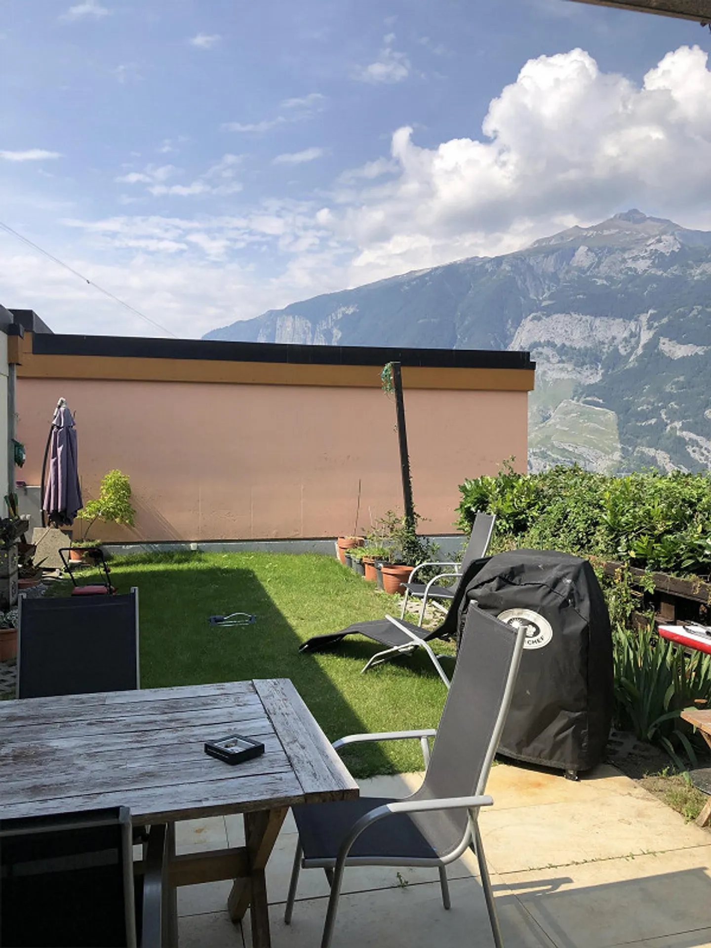 Ampia casa a 2 piani con vista panoramica, giardino e stanze per hobby - Foto 2 di 24