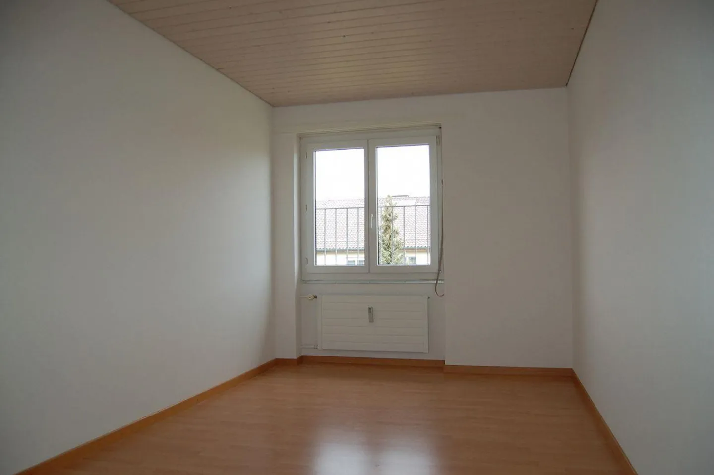 Appartement lumineux de 4 1/2 pièces au 2ème étage avec balcon, belle vue & E... - Photo 5 sur 6