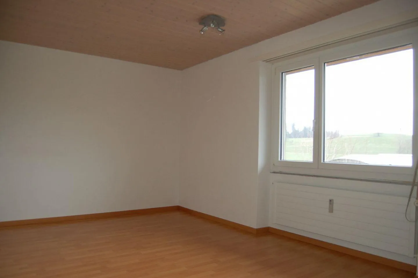 Appartement lumineux de 4 1/2 pièces au 2ème étage avec balcon, belle vue & E... - Photo 6 sur 6