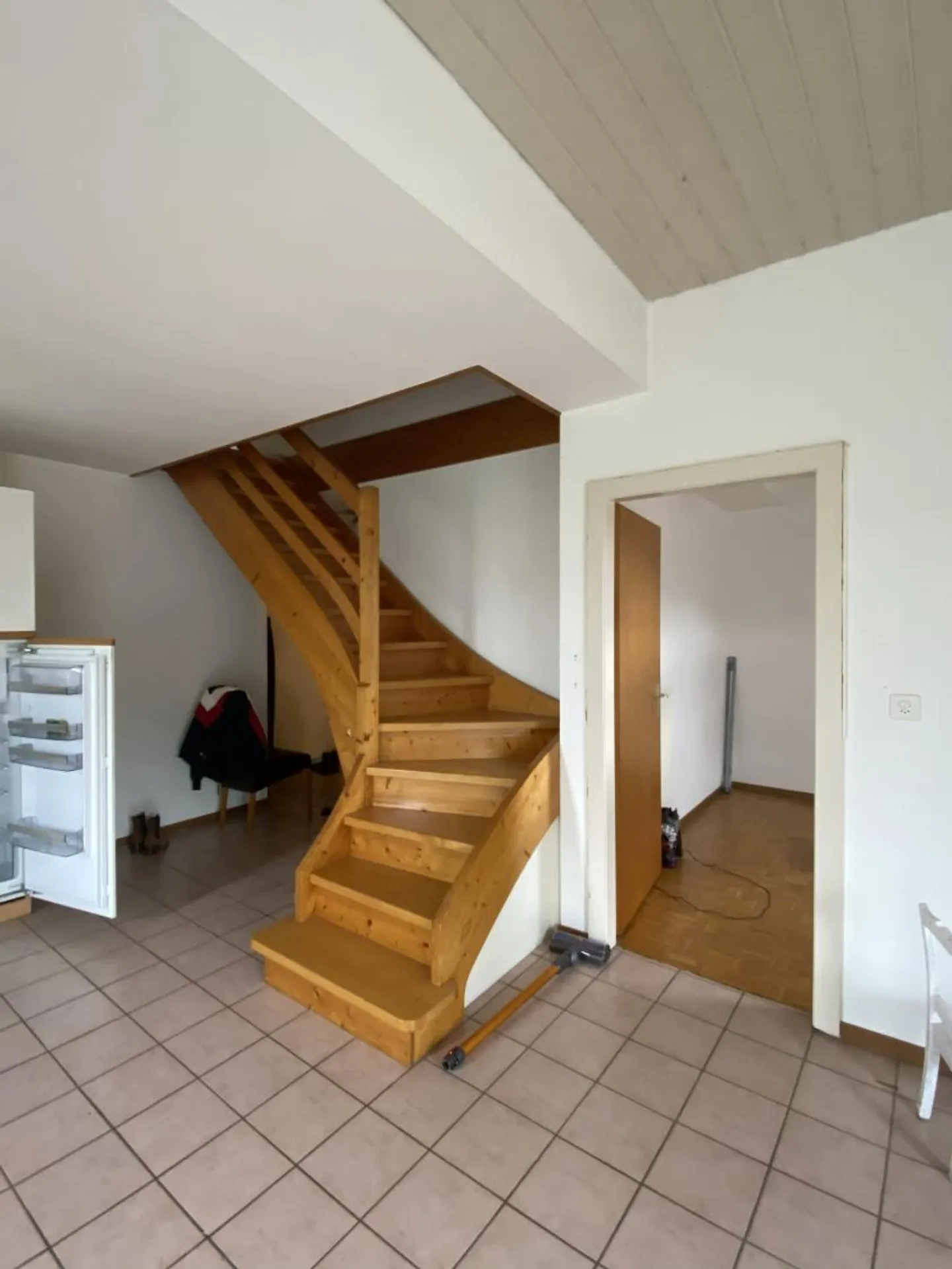 4.5 Room Apartment on the Northwest Attic Floor - Photo 3 of 7