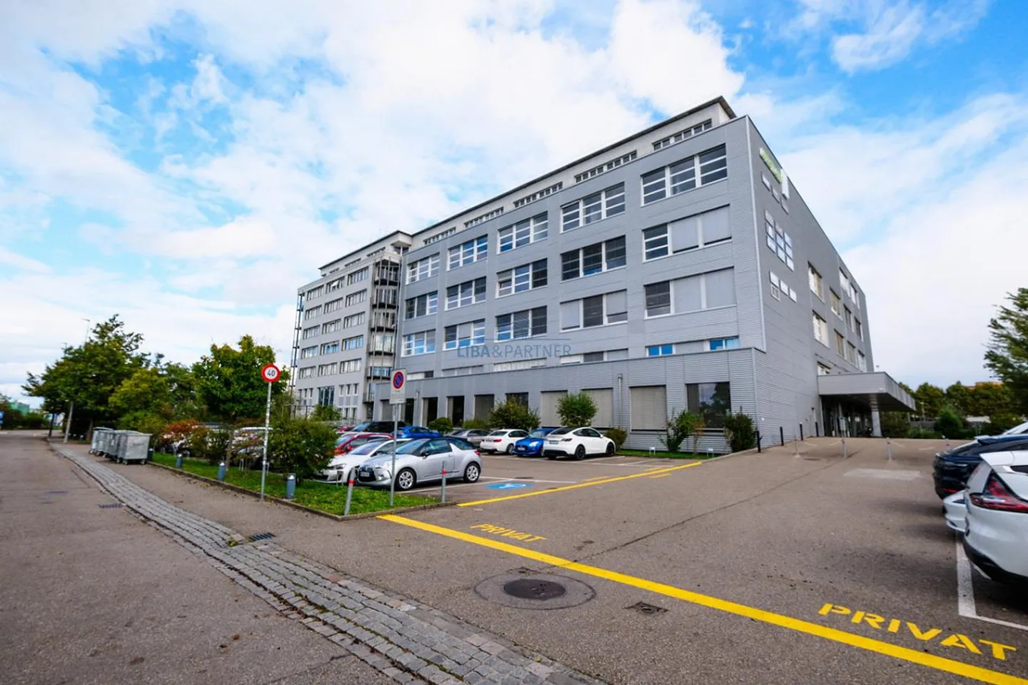 Bureaux modernes et lumineux sur les rives du Rhin - avec places de parking - Photo 1 sur 11