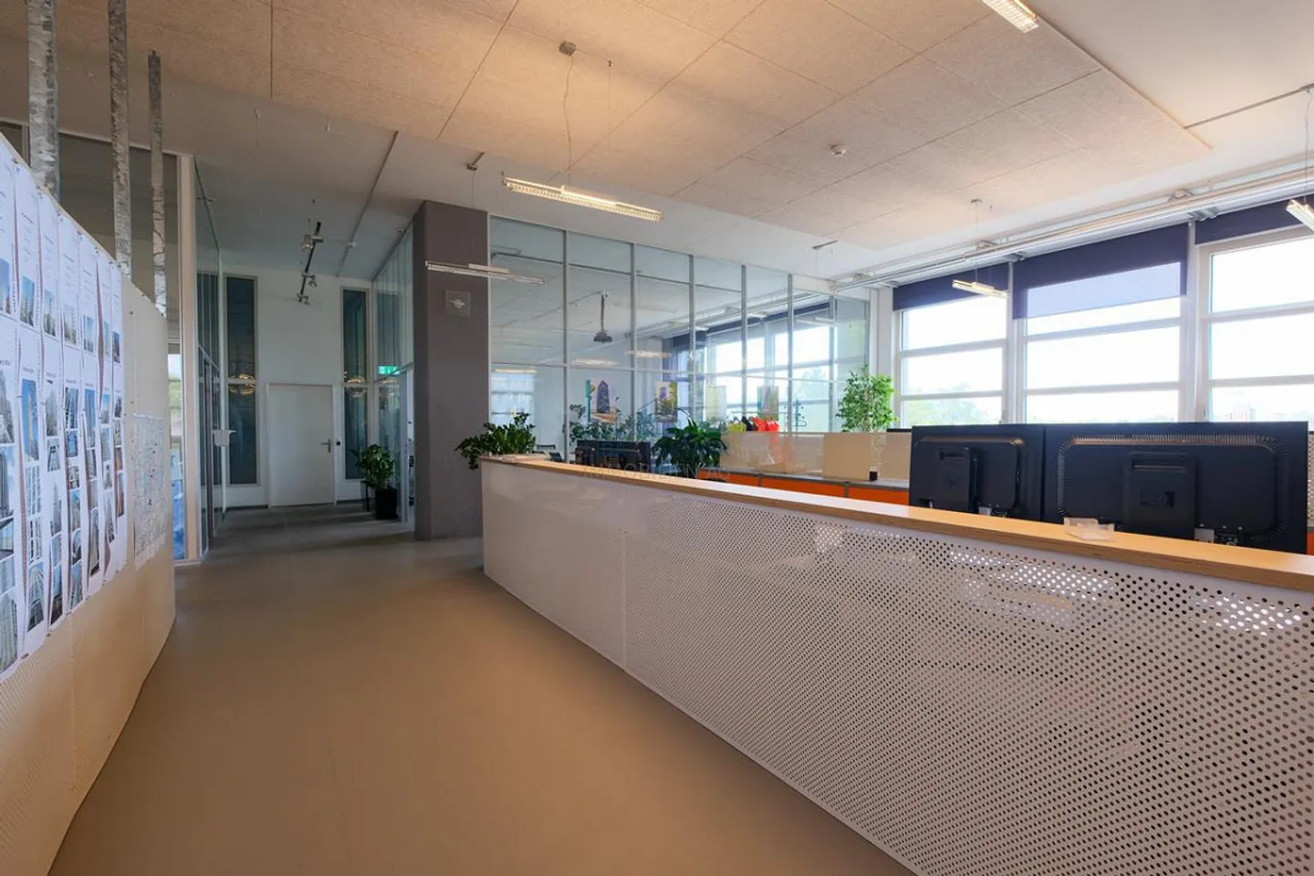 Bureaux modernes et lumineux sur les rives du Rhin - avec places de parking - Photo 3 sur 11