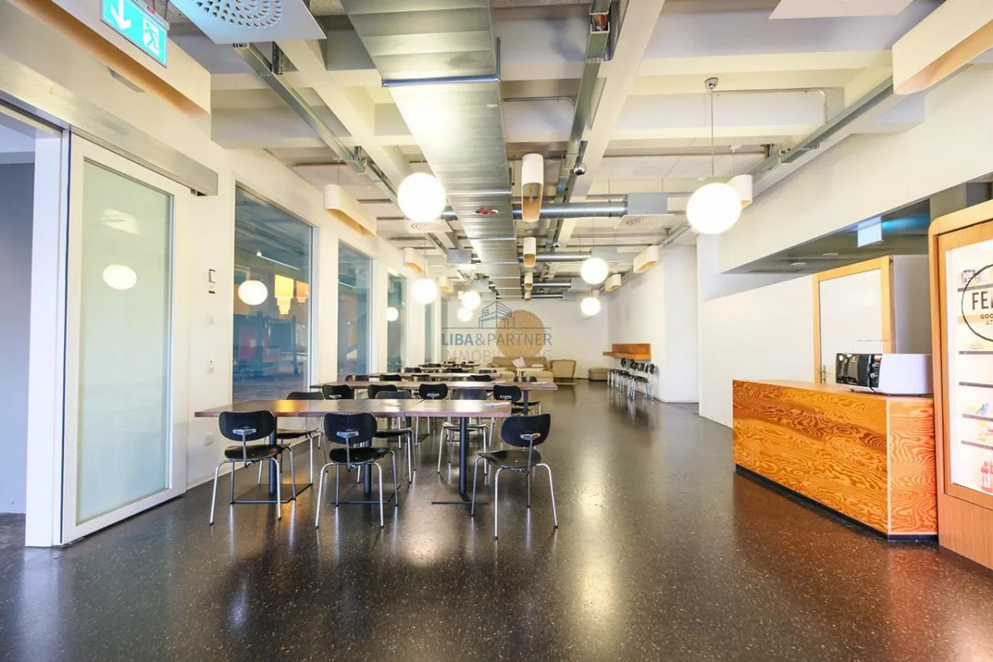 Bureaux modernes et lumineux sur les rives du Rhin - avec places de parking - Photo 9 sur 11