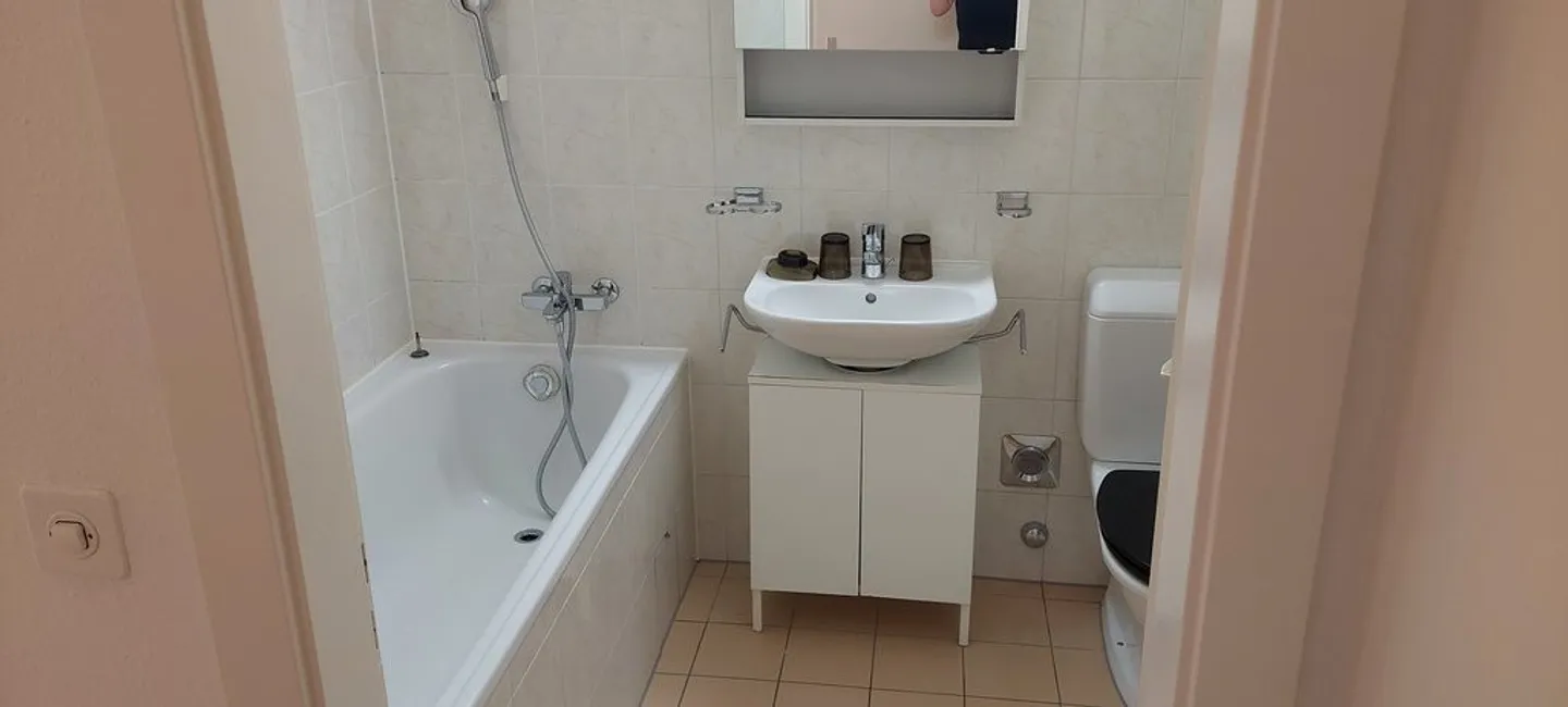 Beautiful studio in a quiet neighborhood - Photo 5 of 6