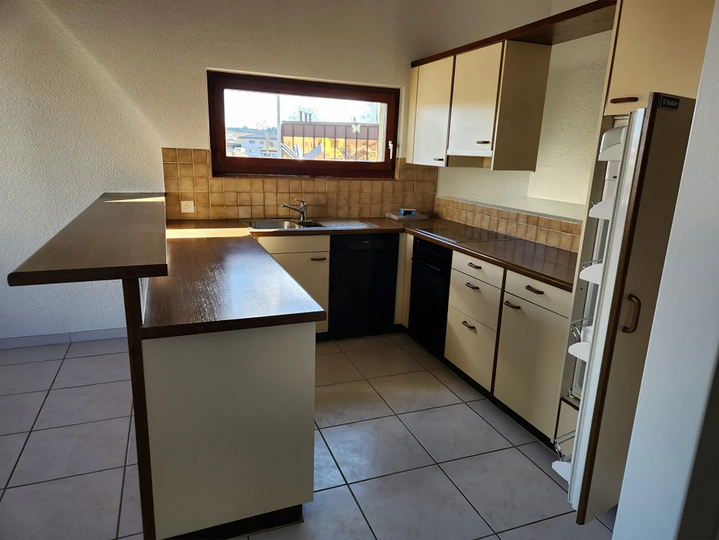 Espace de vie - Maison de 5 pièces avec jardin à Studen - Photo 5 sur 12