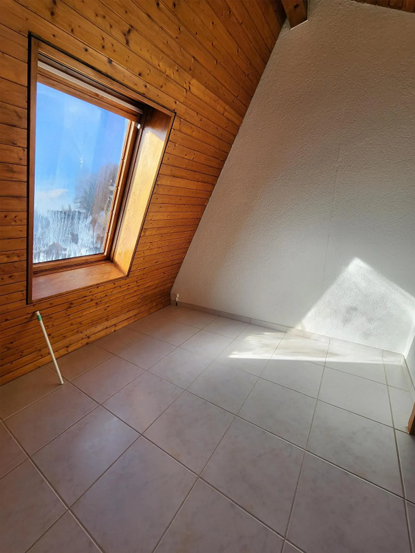 Espace de vie - Maison de 5 pièces avec jardin à Studen - Photo 9 sur 12