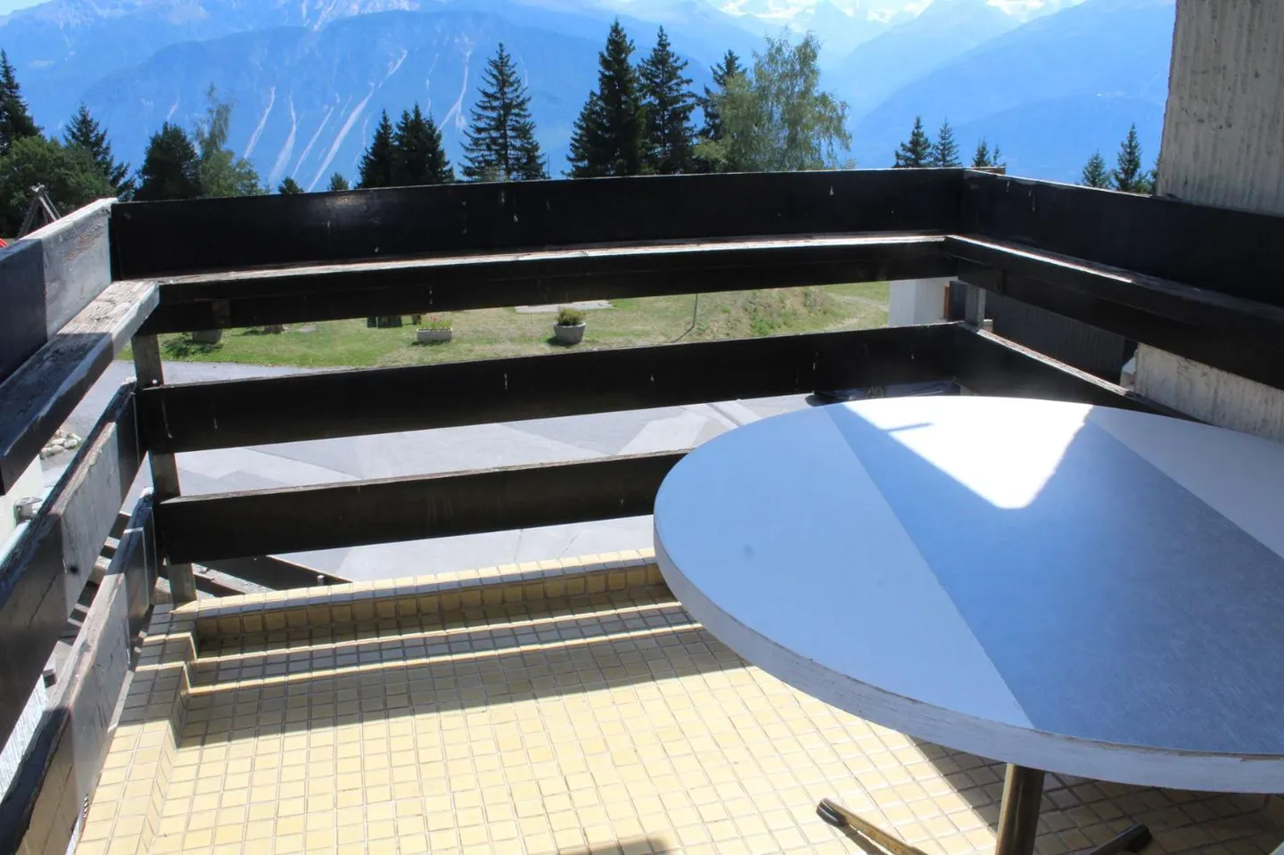 ZUR SAISON: Geräumige & helle 2,5 Zimmer in Crans-Montana/Aminona - Ruhige Lage - Wunderschöner Ausblick - Foto 9 von 12