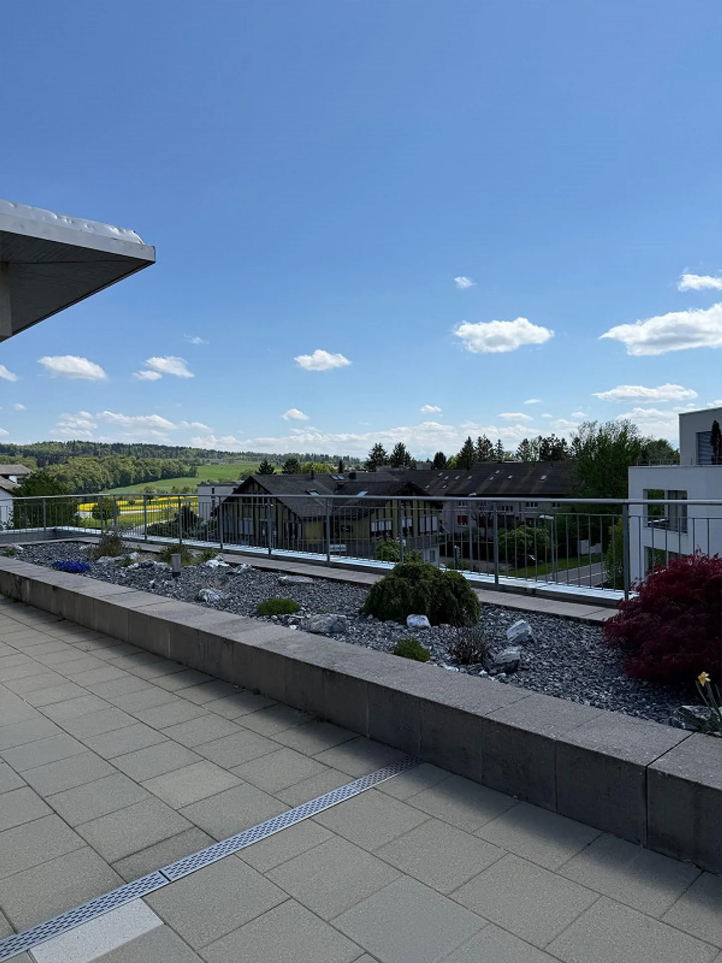 Stylish living above the rooftops of Berikon - Photo 2 of 13