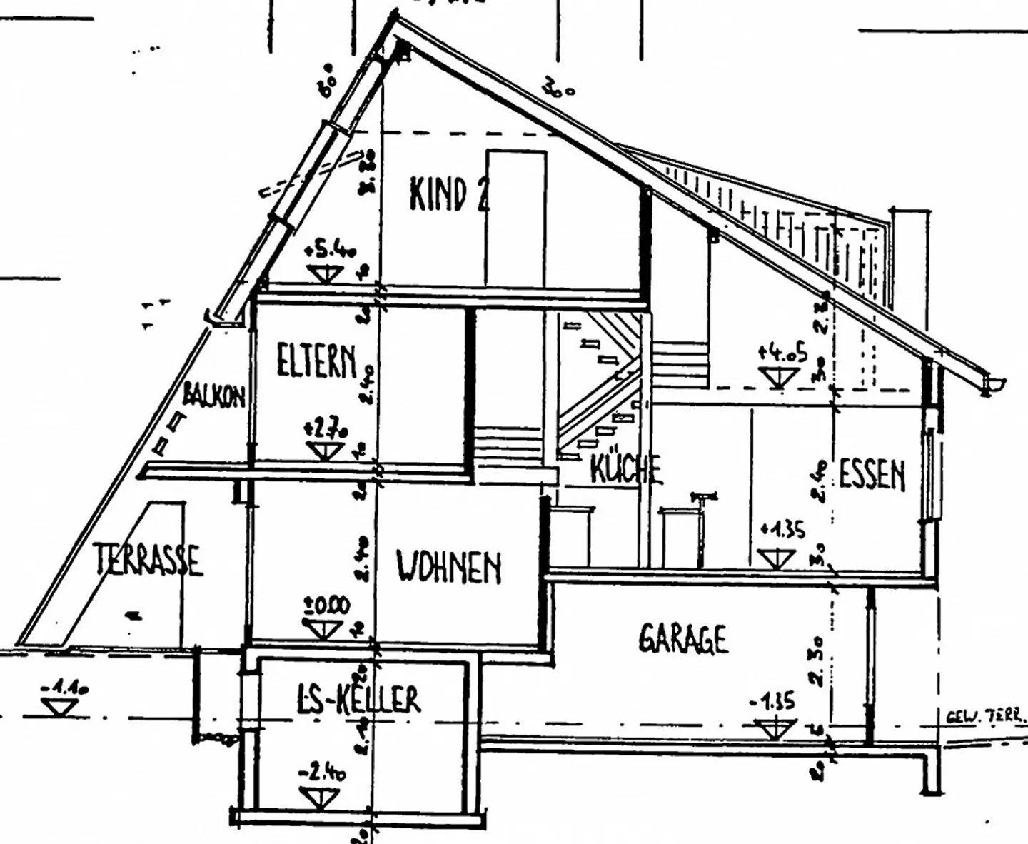 Espace de vie - Maison de 5 pièces avec jardin à Studen - Photo 12 sur 12