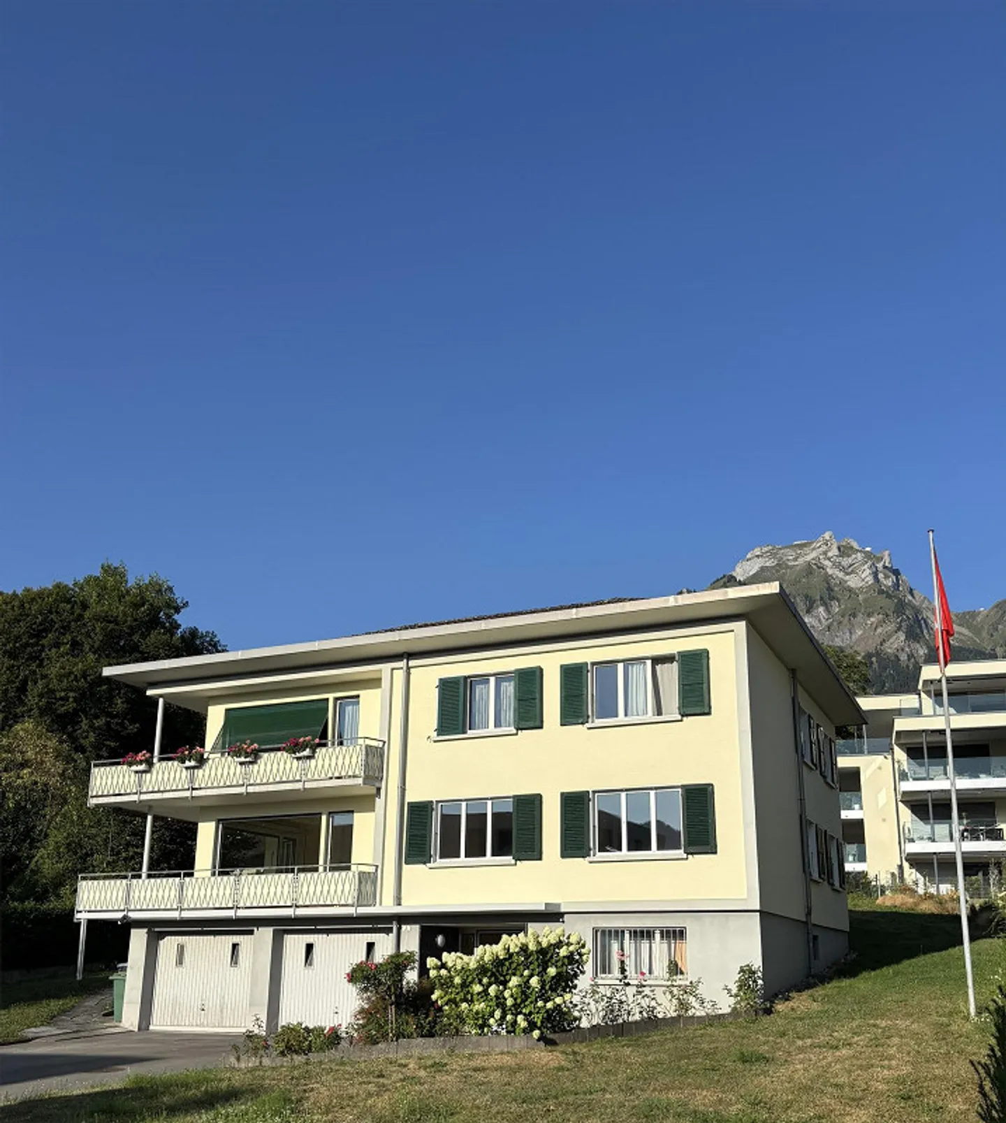 Geräumige Wohnung mit Seesicht - Foto 1 von 12